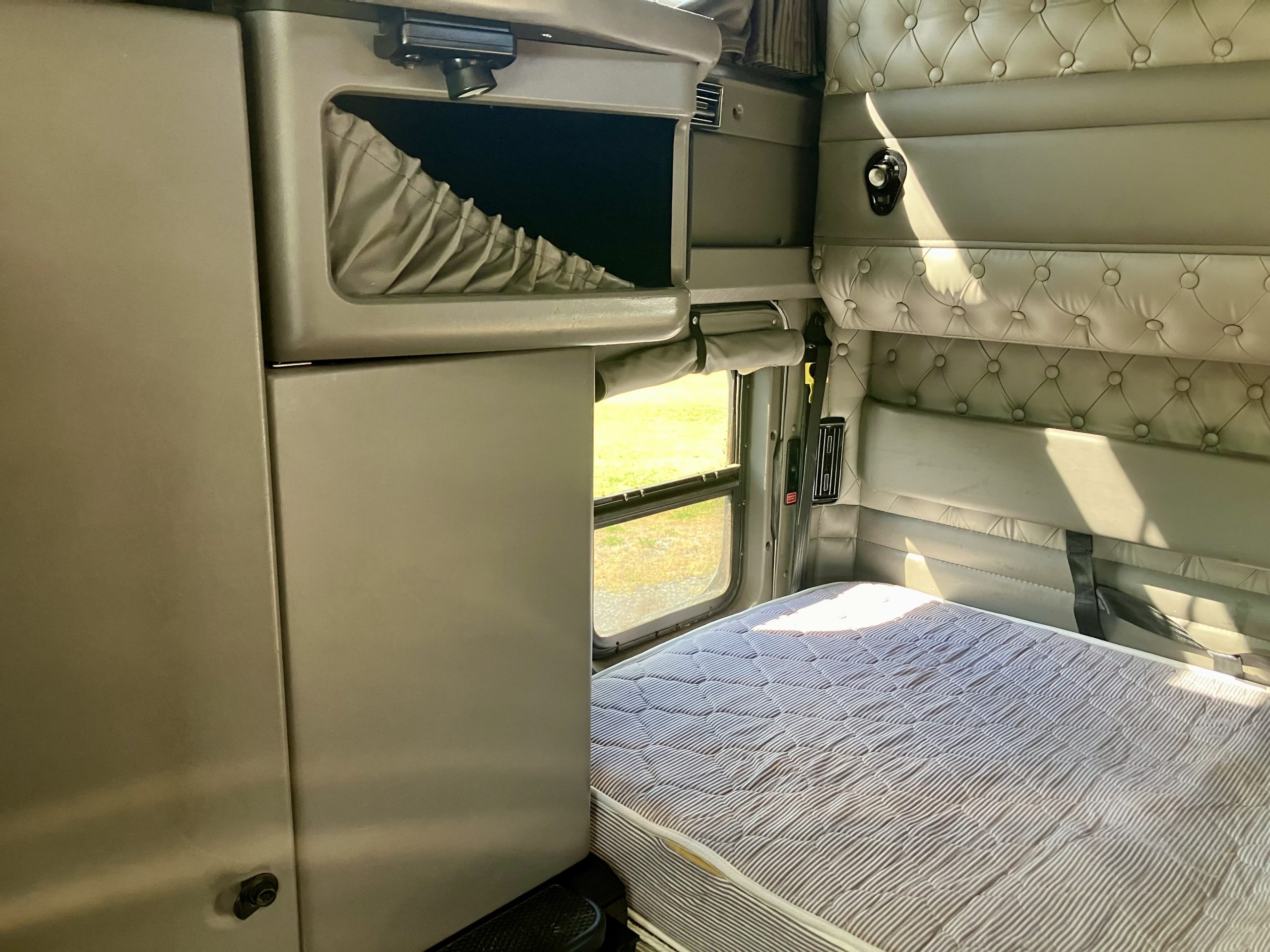 2016 KENWORTH W900L PC480228-10 2016 KENWORTH W900L PC480228-10