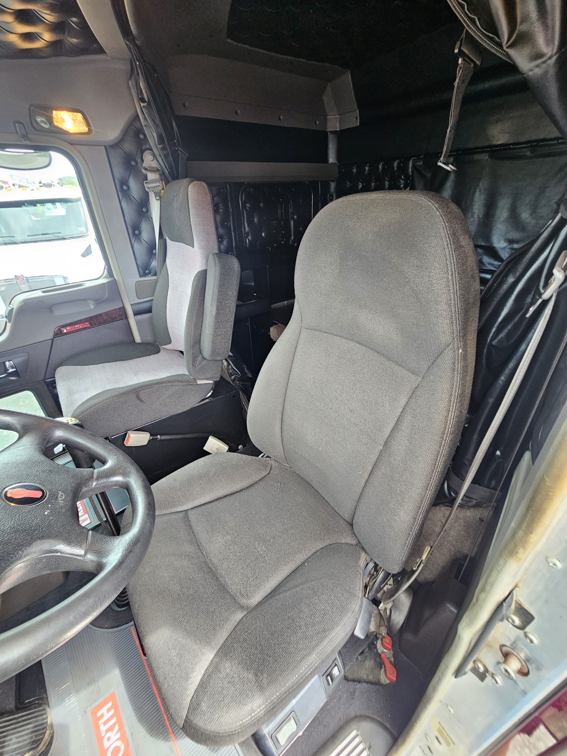 2020 KENWORTH W900L PN390465-07 2020 KENWORTH W900L PN390465-07