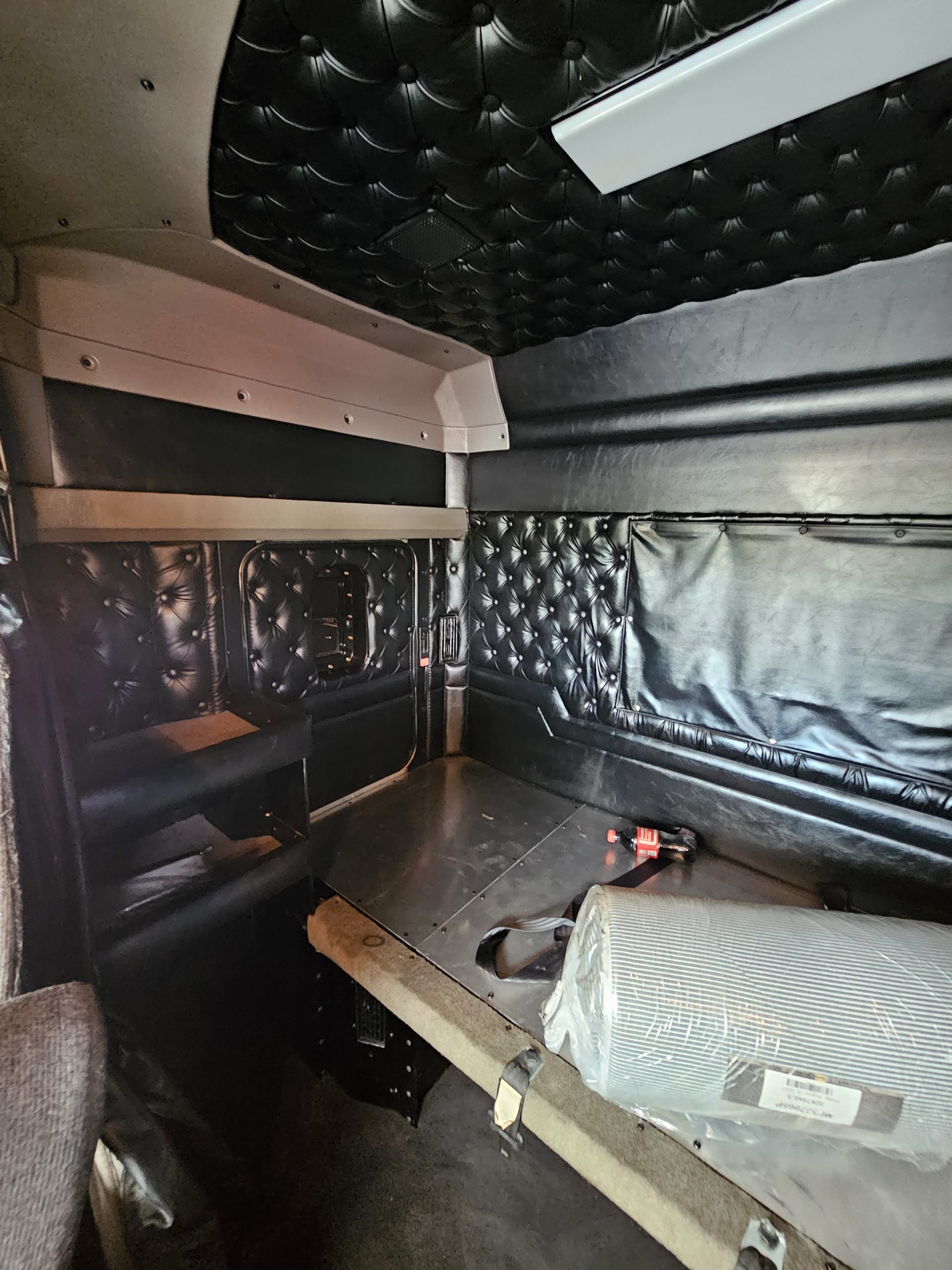 2020 KENWORTH W900L PN390465-08 2020 KENWORTH W900L PN390465-08