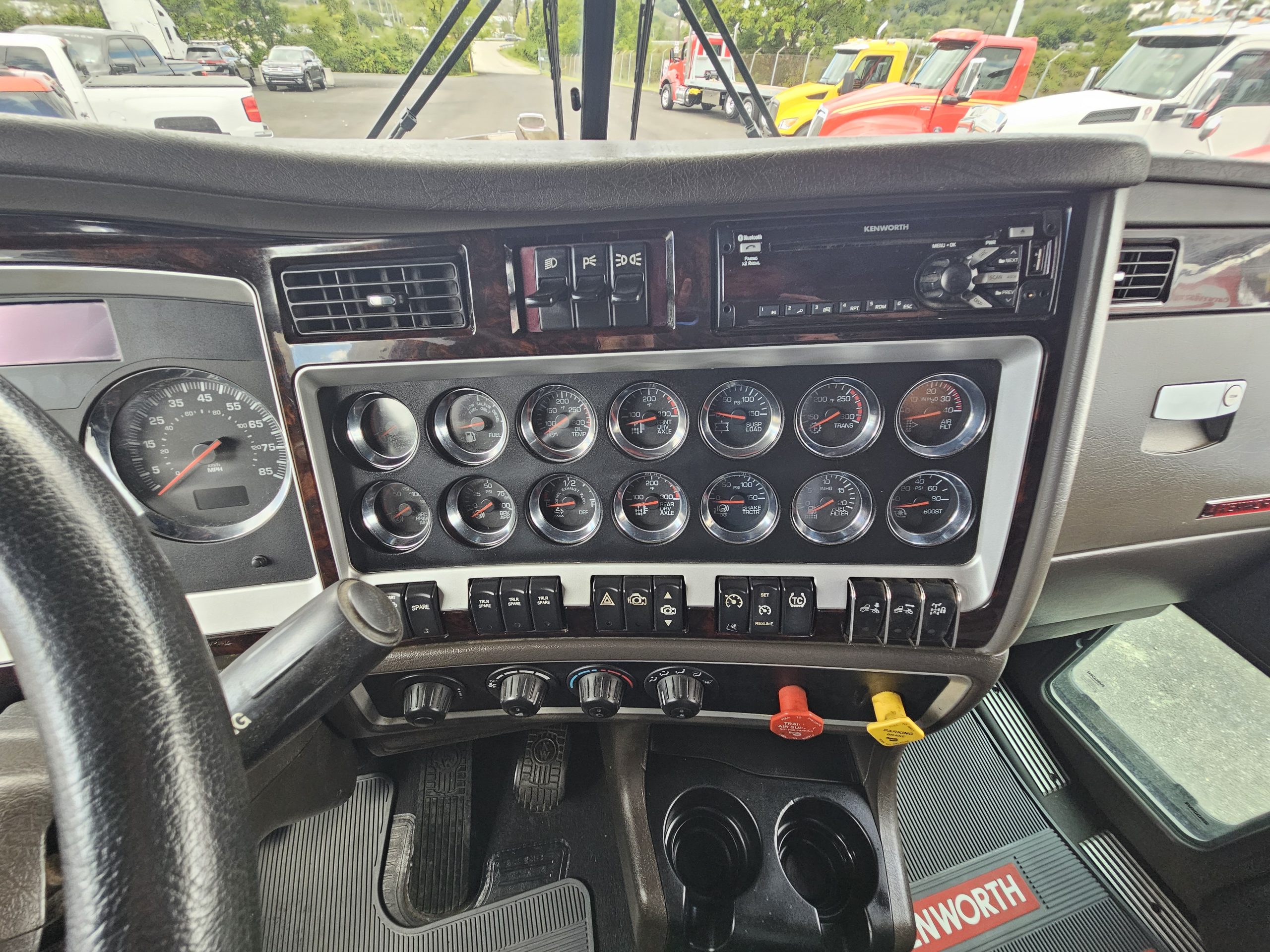 2020 KENWORTH W900L PN390465-11 2020 KENWORTH W900L PN390465-11