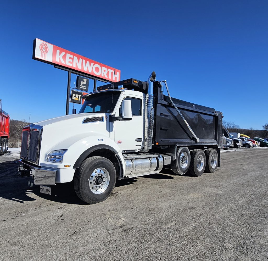 tky New 2025 Kenworth T880 tri-axle dump from