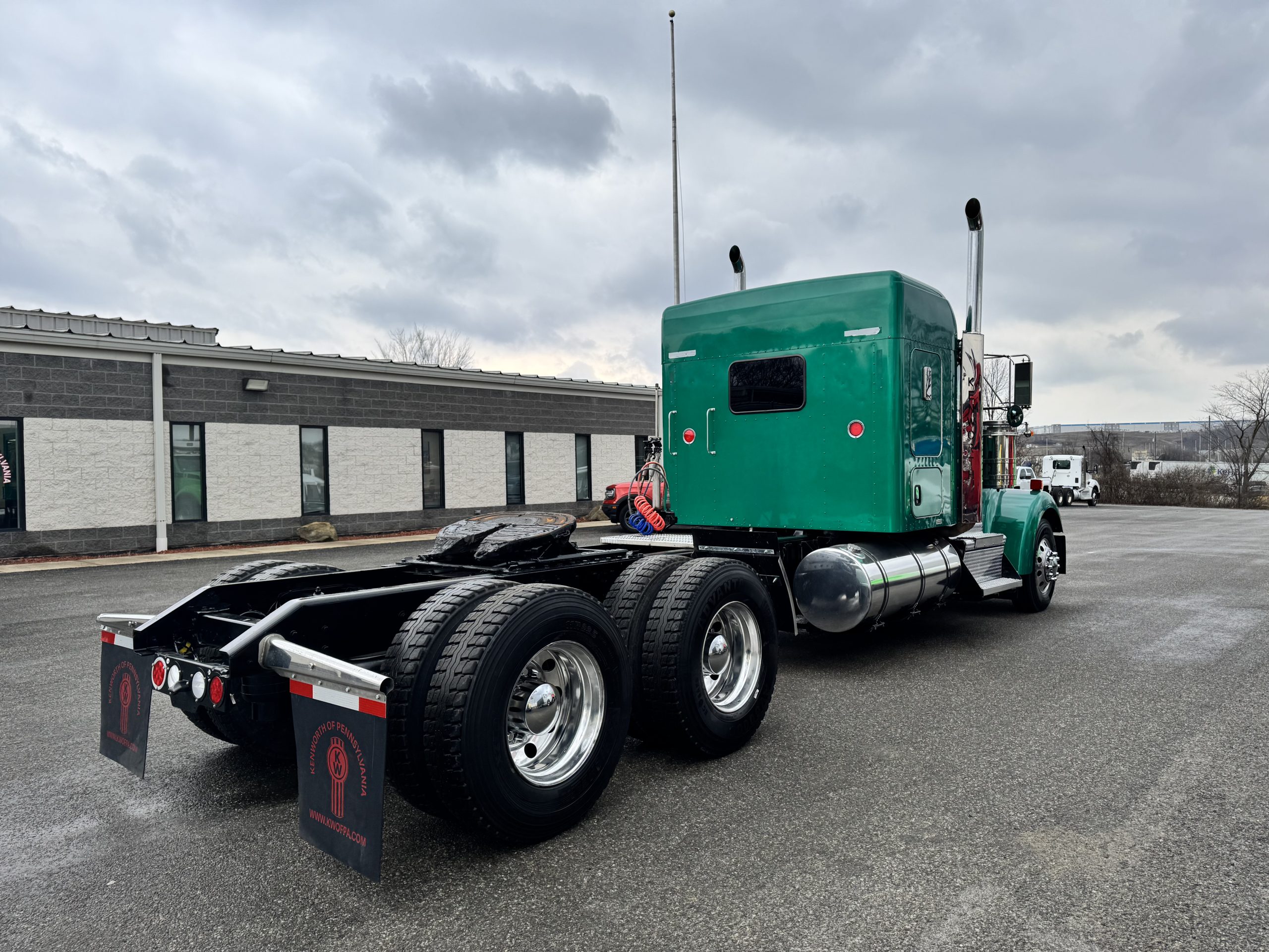 2021 KENWORTH W900L PN434724-04 2021 KENWORTH W900L PN434724-04