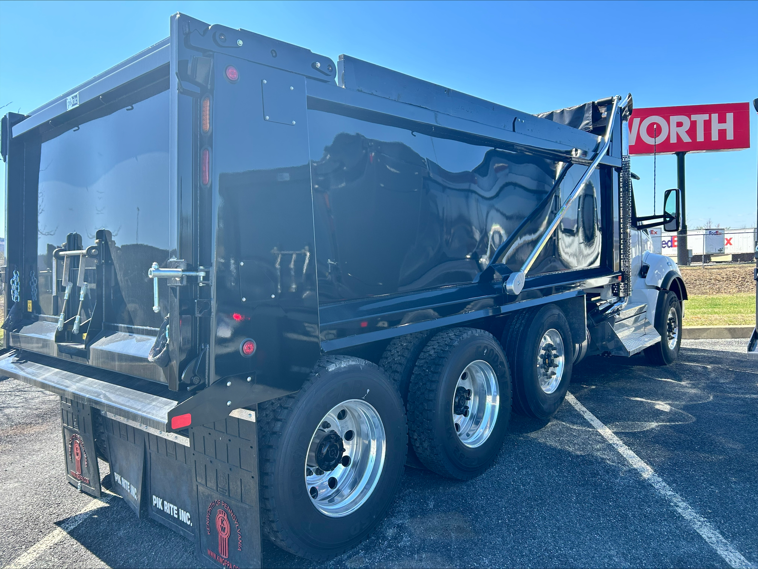 2025 KENWORTH T880 - image 4 of 6