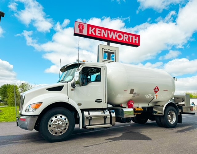 2025 KENWORTH T380 - image 1 of 6