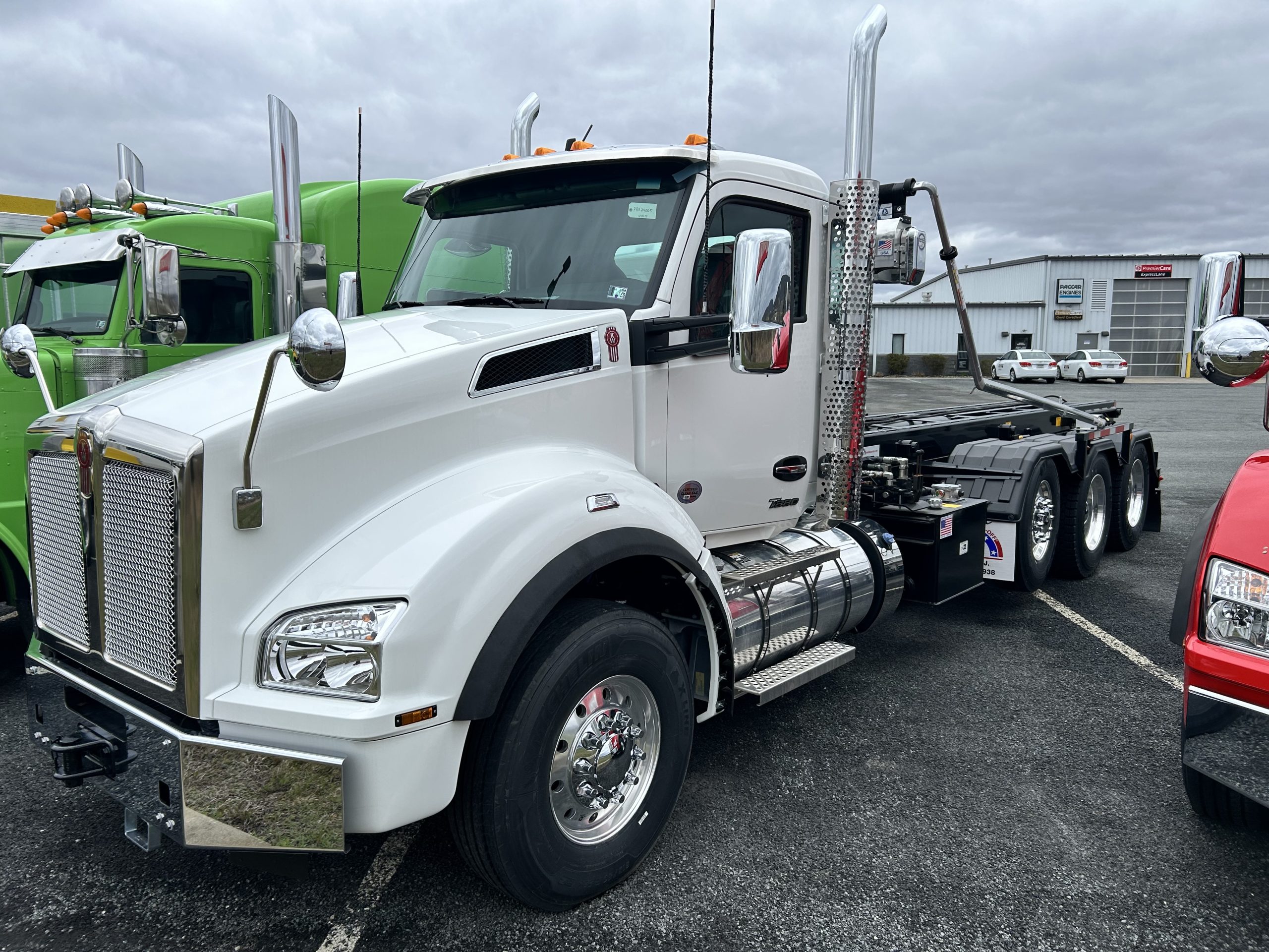 2025 KENWORTH T880 - image 1 of 4