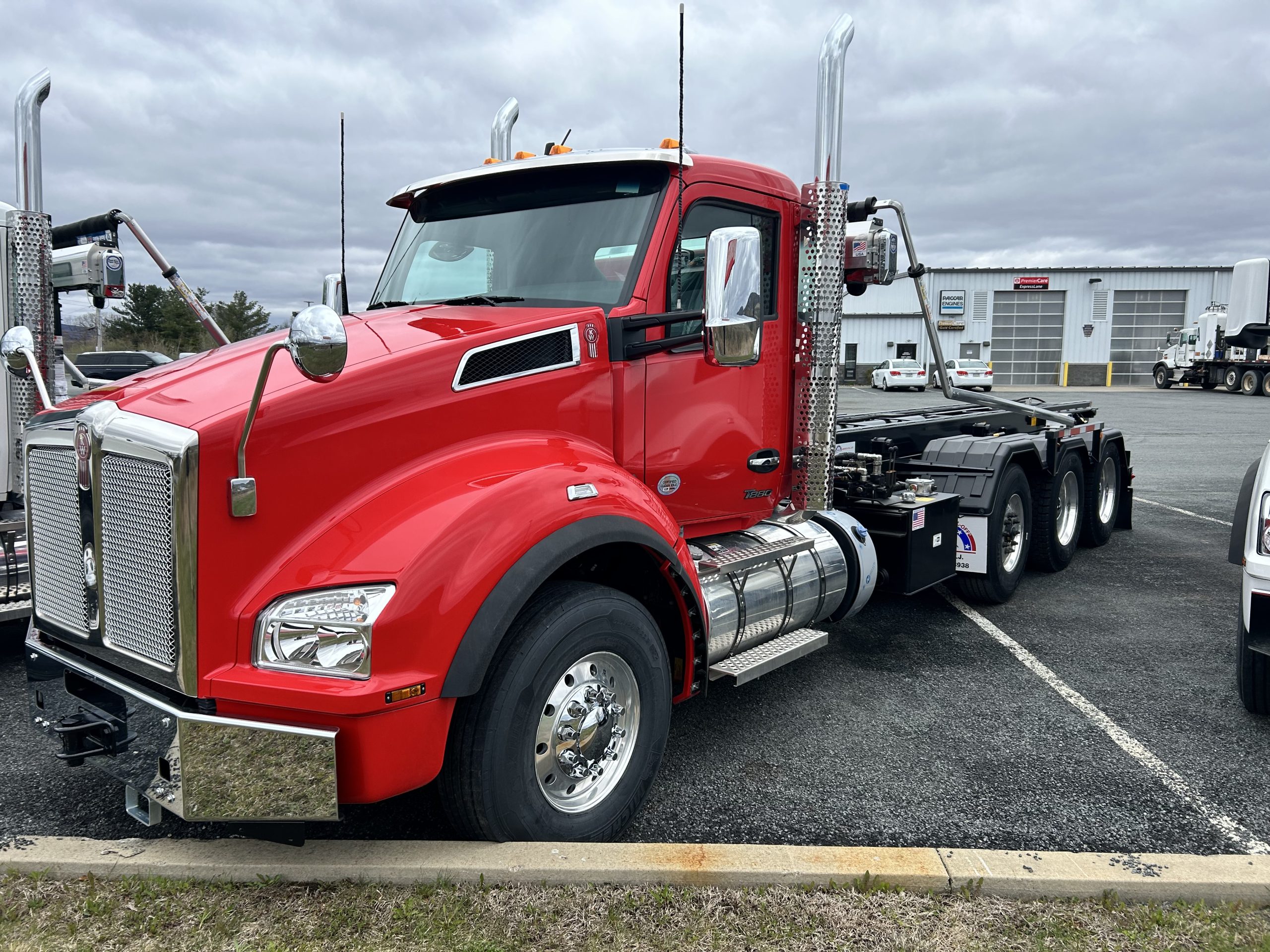 2025 KENWORTH T880 - image 1 of 4