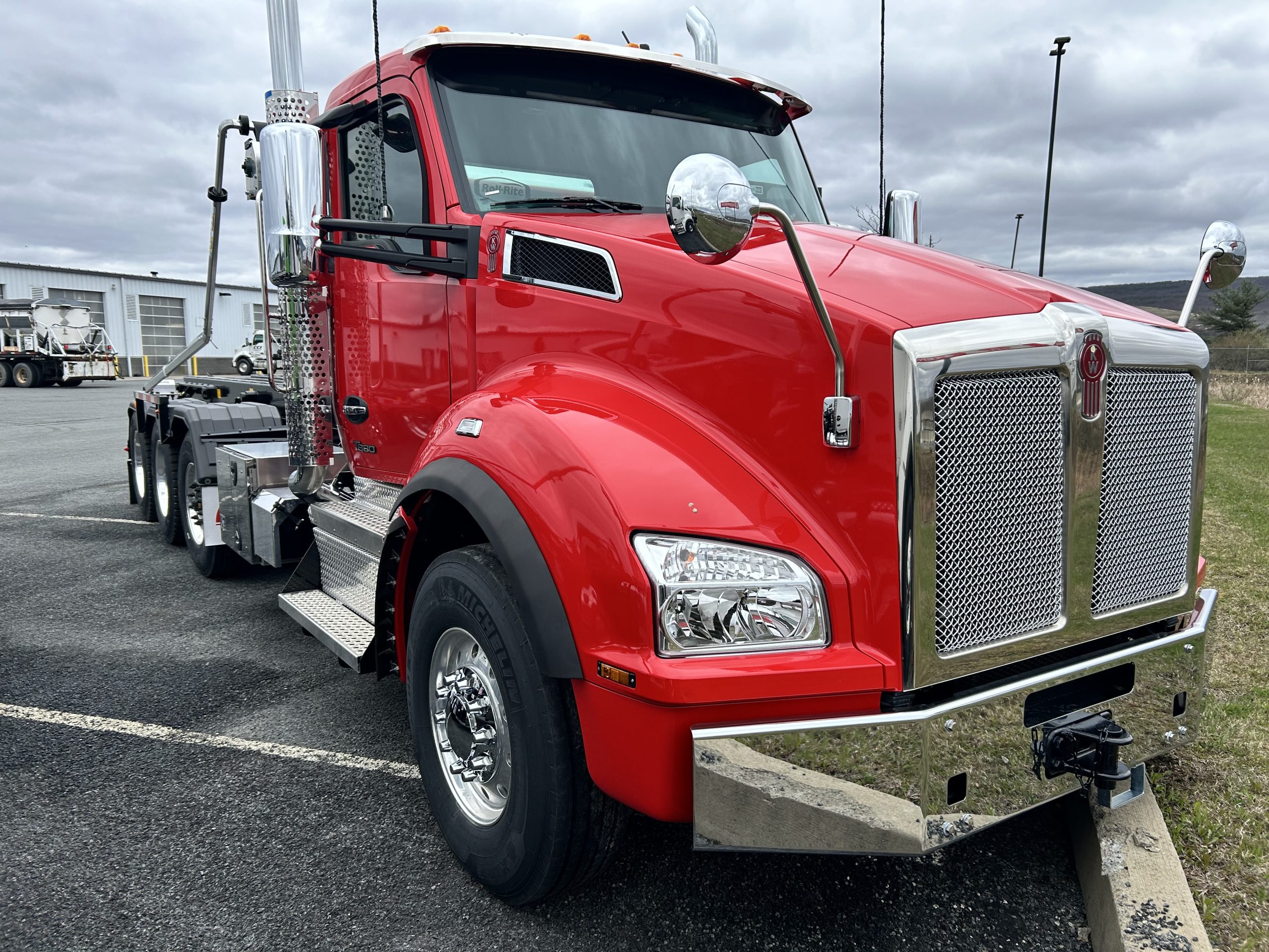 2025 KENWORTH T880 - image 3 of 4