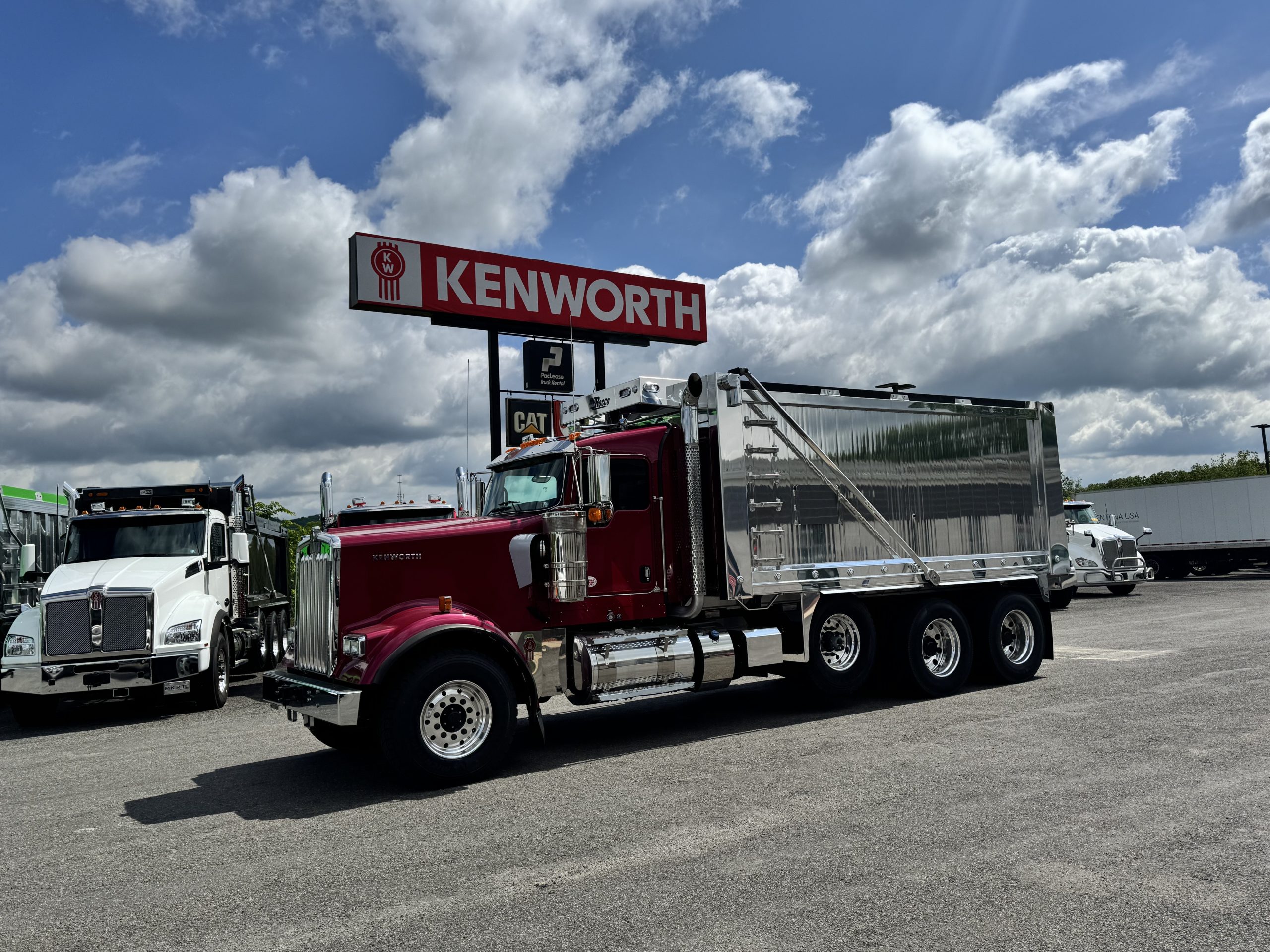 2025 KENWORTH W900L - image 1 of 6