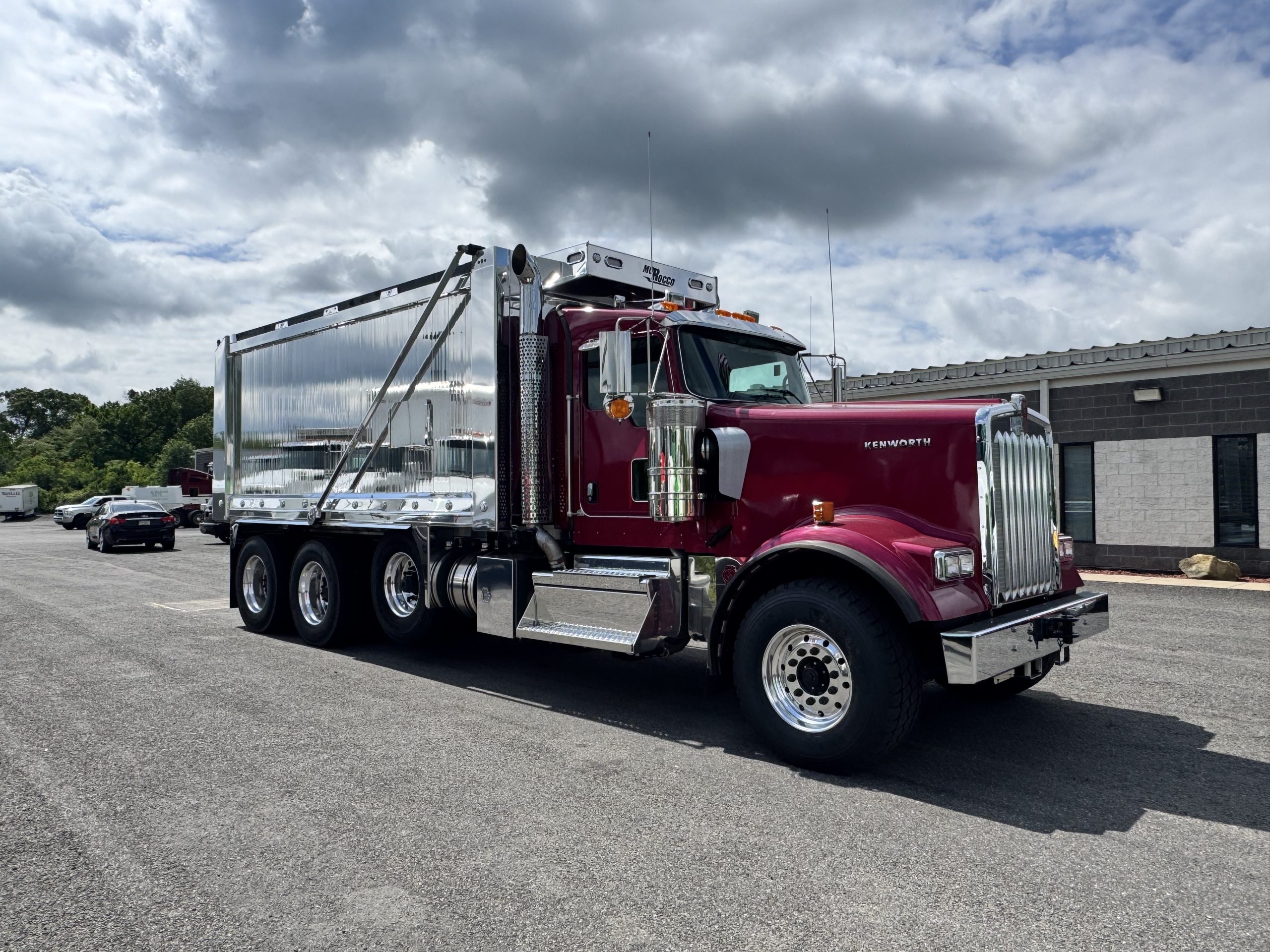2025 KENWORTH W900L - image 4 of 6