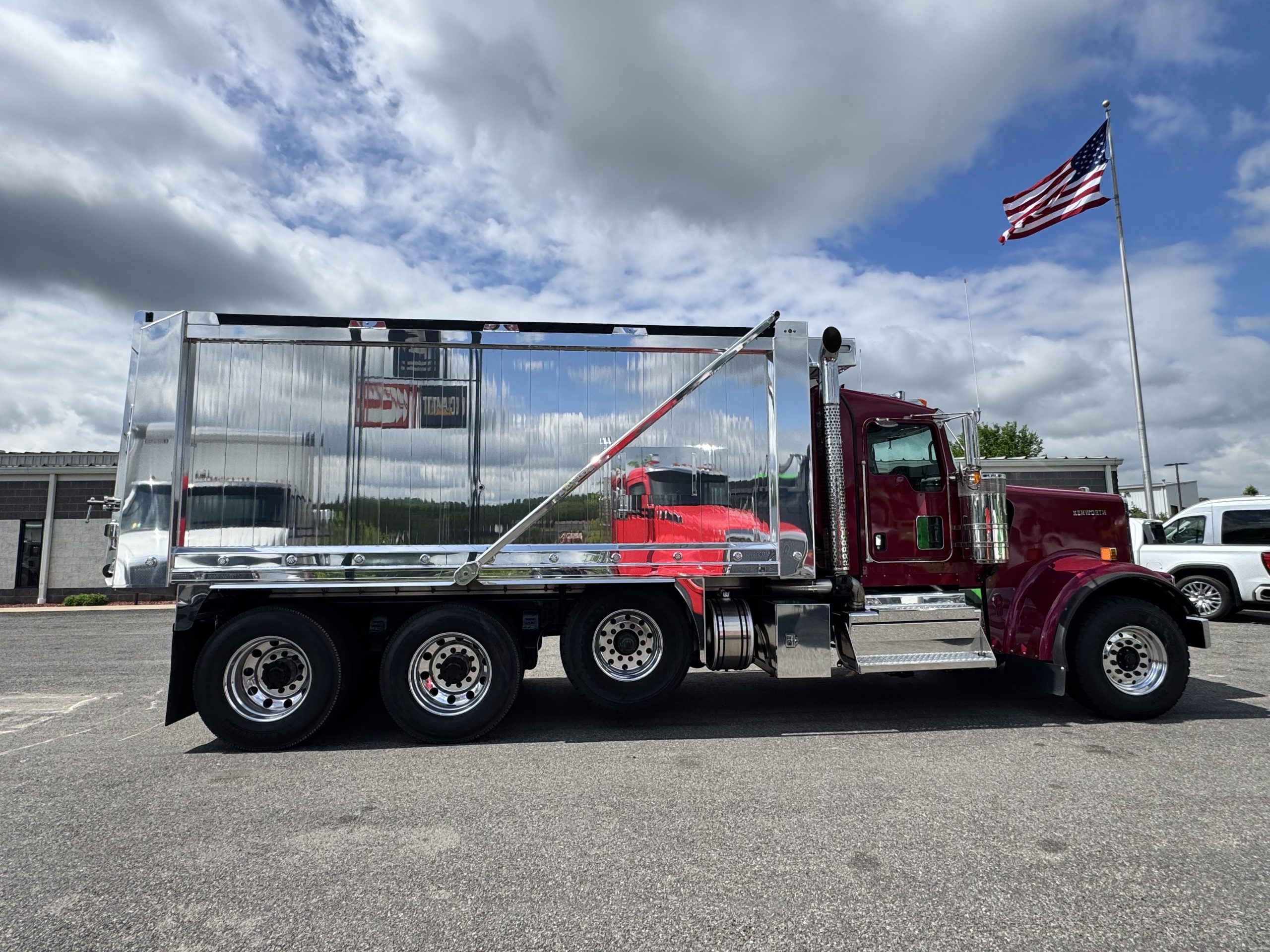 2025 KENWORTH W900L - image 5 of 6