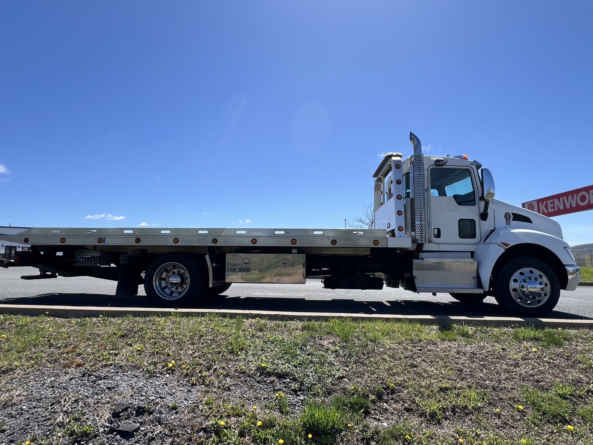 2017 KENWORTH T270 - image 4 of 6