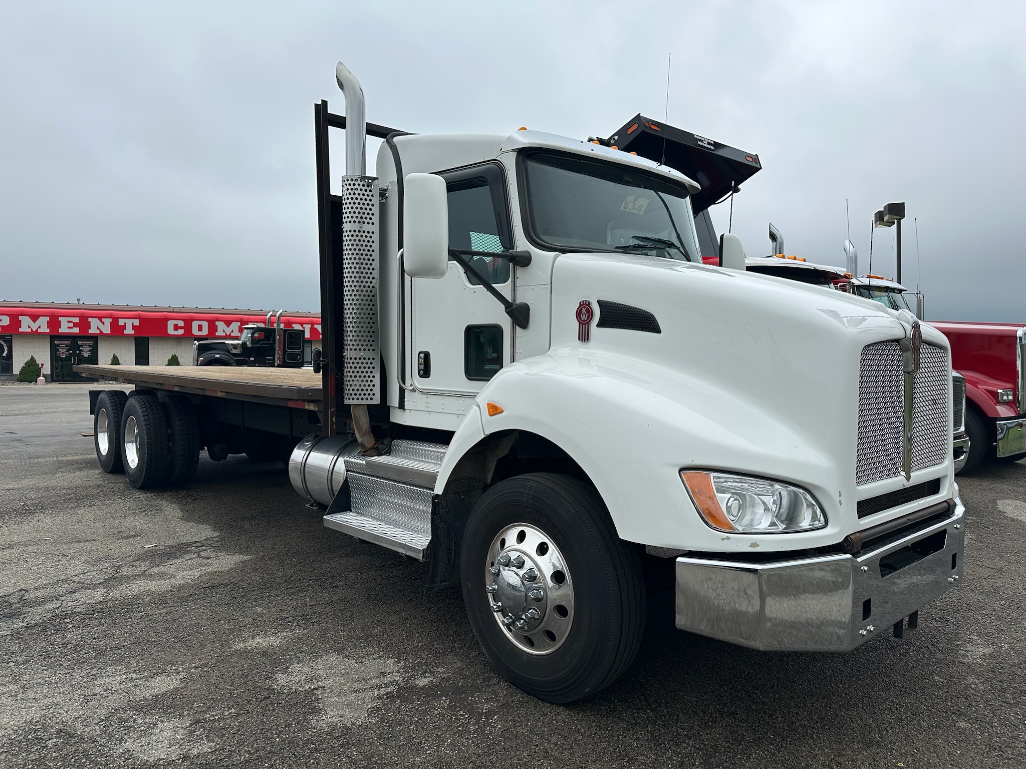 2019 KENWORTH T440 - image 2 of 6