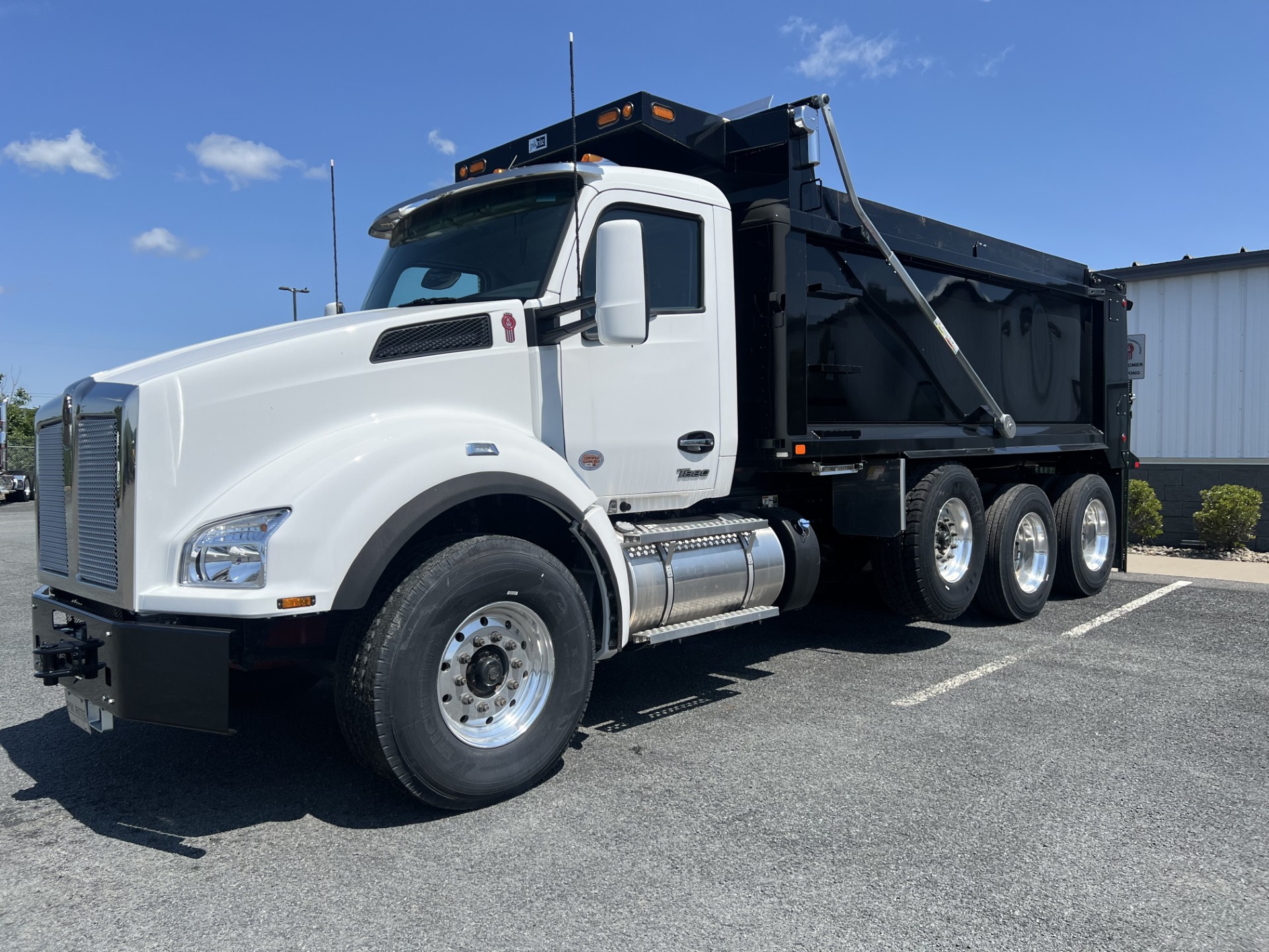 2025 KENWORTH T880 - image 1 of 6