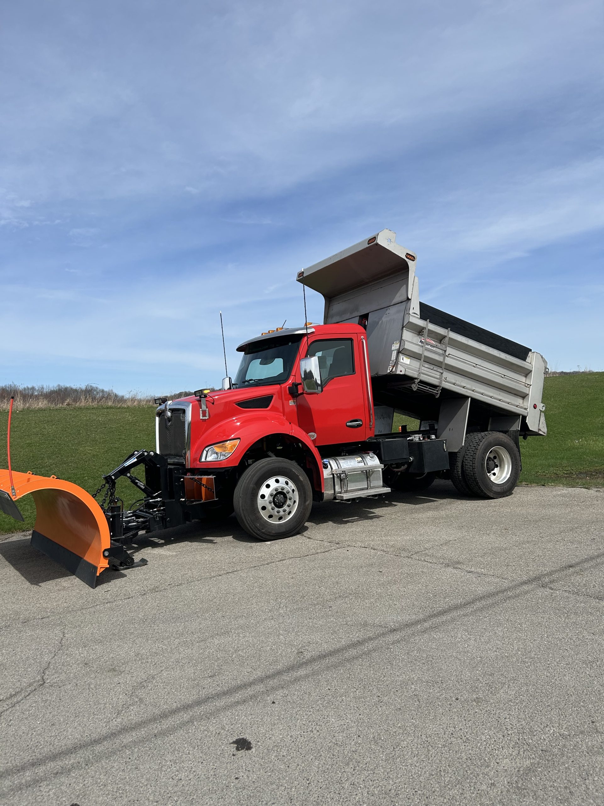 2025 KENWORTH T380 - image 1 of 6