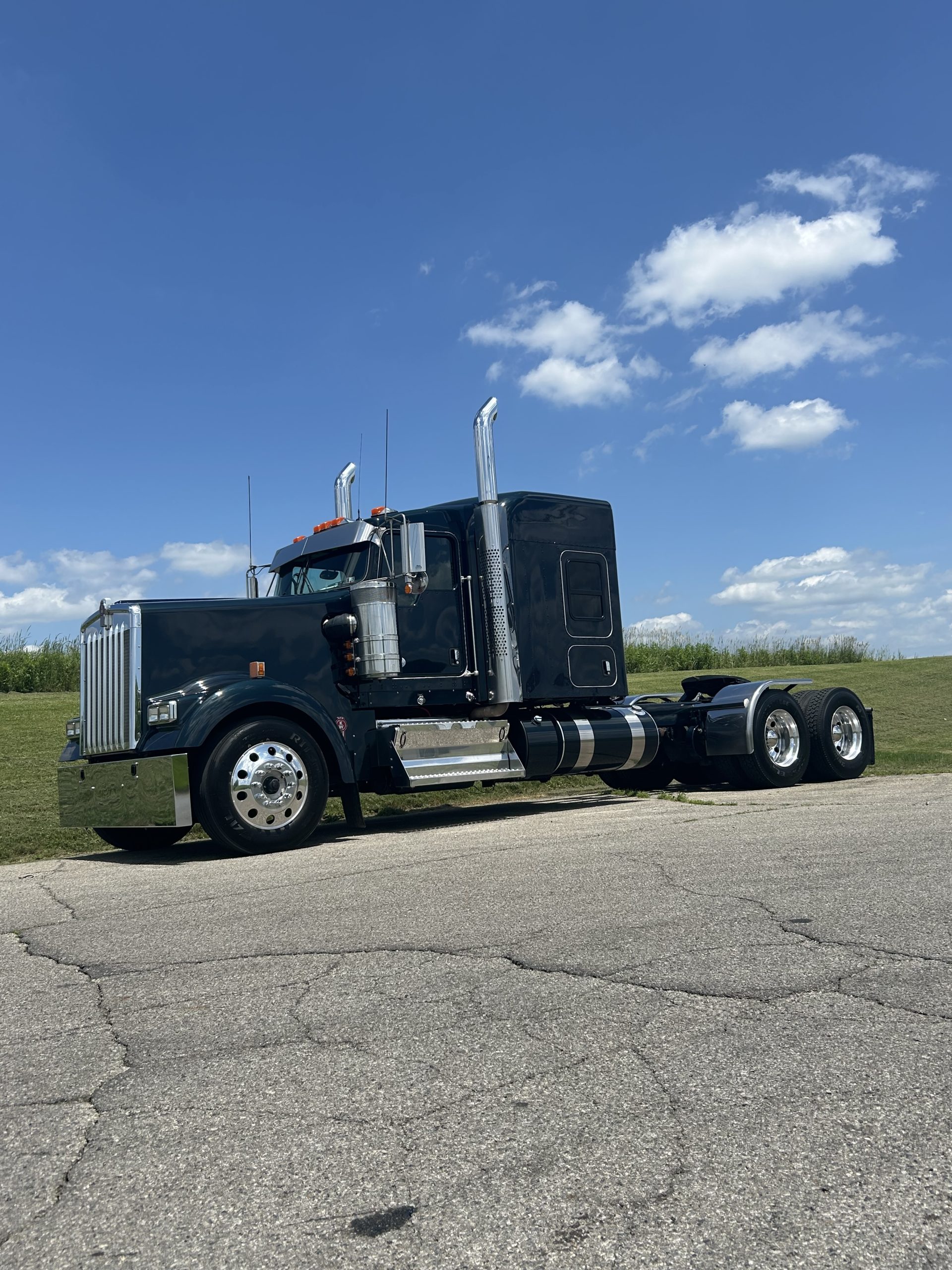 2022 KENWORTH W900L - image 1 of 6