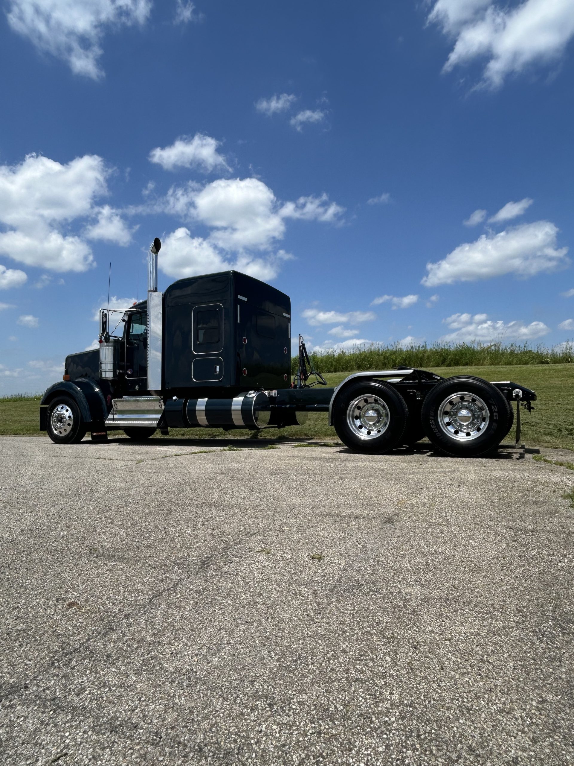 2022 KENWORTH W900L - image 3 of 6