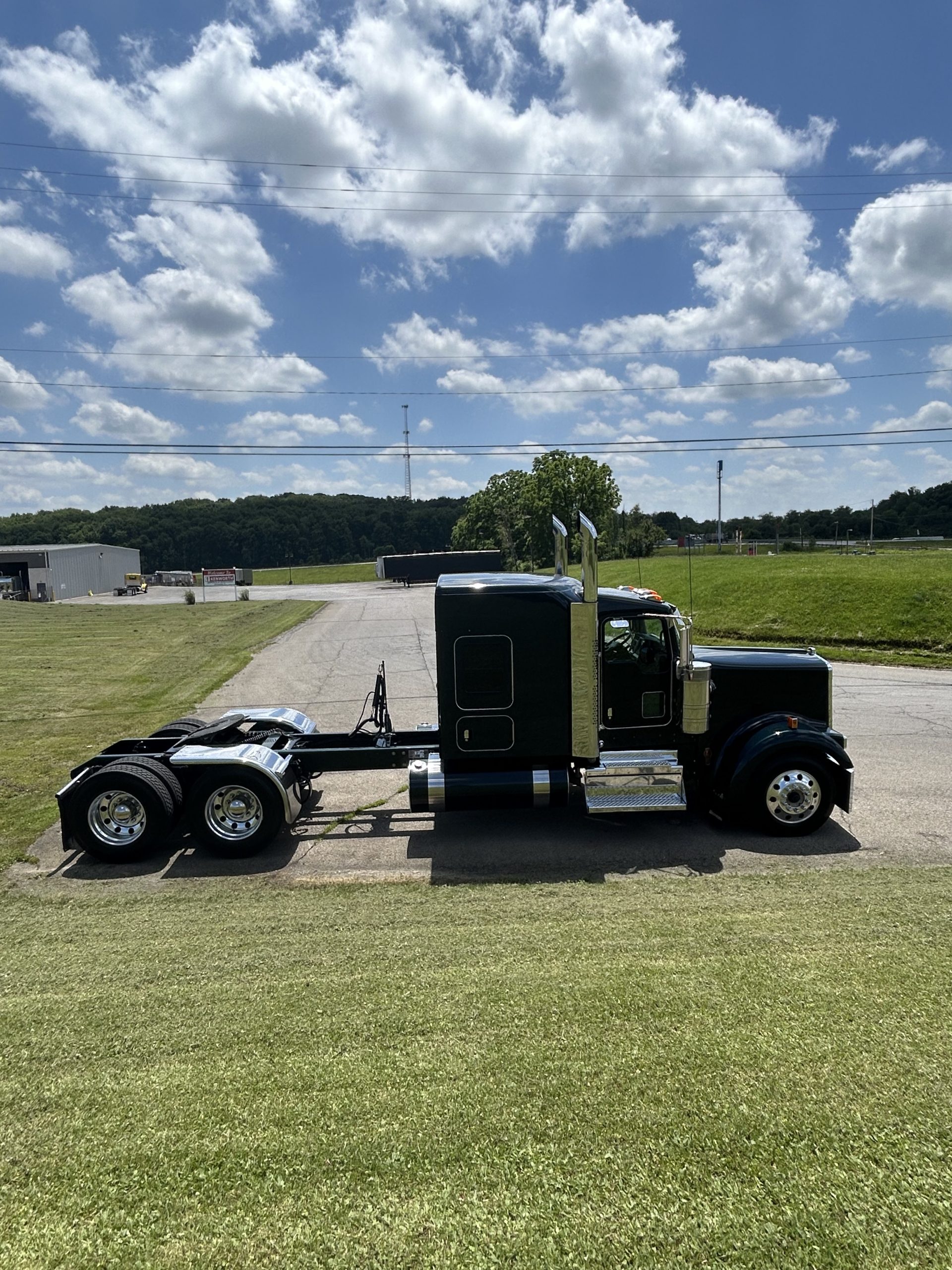 2022 KENWORTH W900L - image 5 of 6