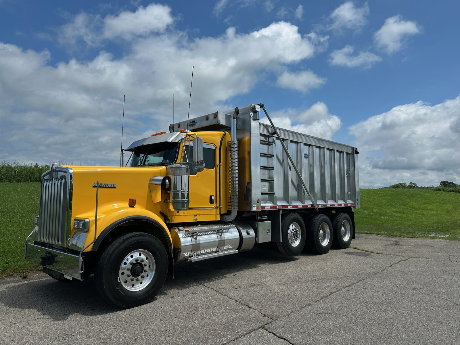 2021 KENWORTH W900B - image 1 of 6