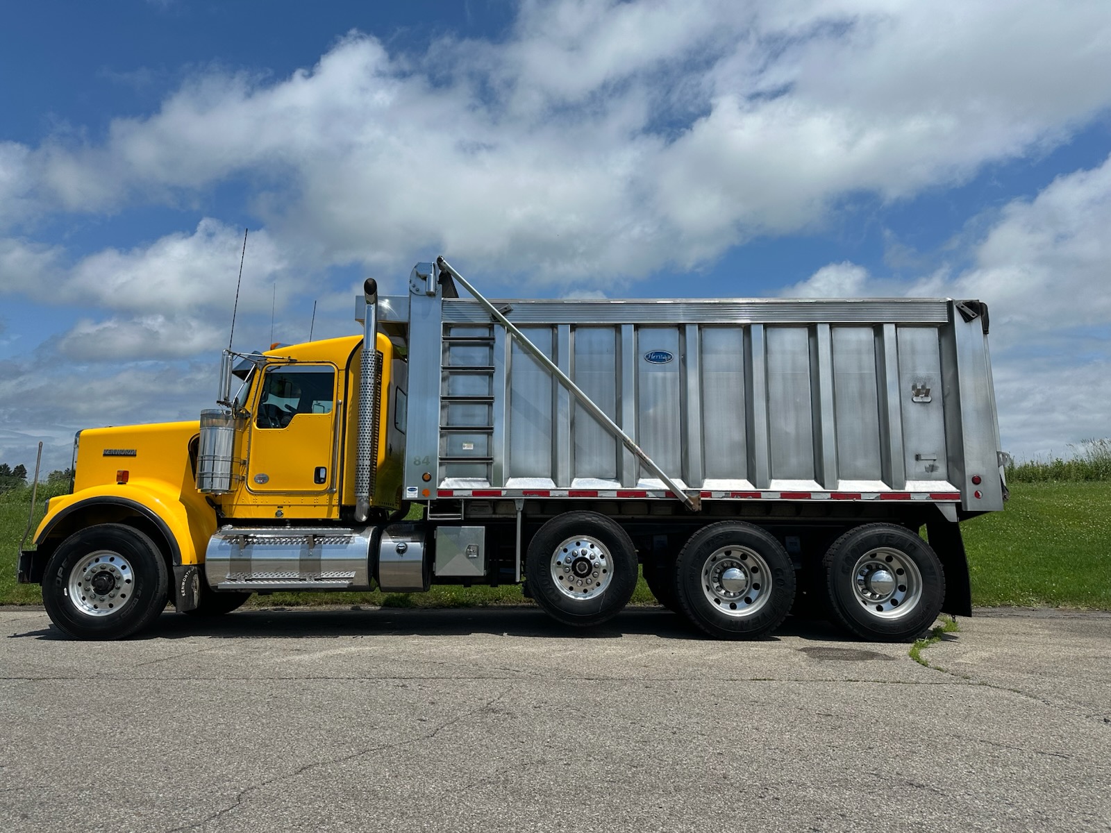 2021 KENWORTH W900B - image 3 of 6