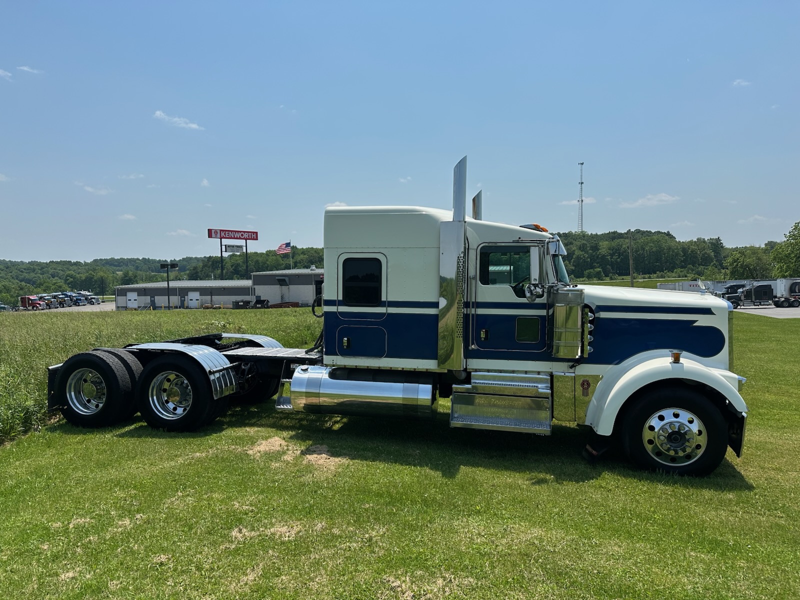 2021 KENWORTH W900L - image 4 of 6