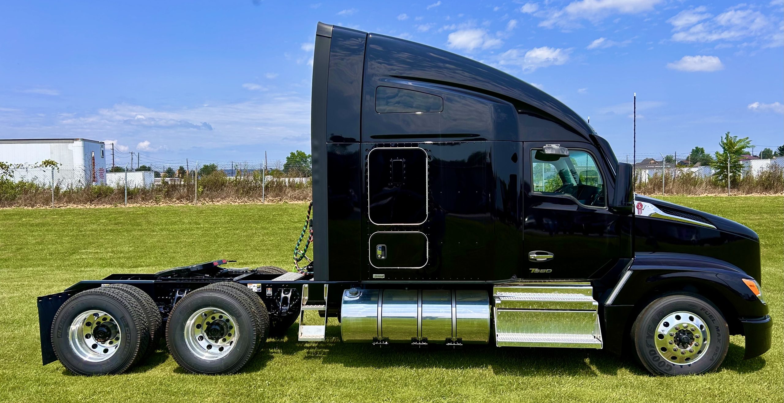 2025 KENWORTH T680 - image 5 of 6