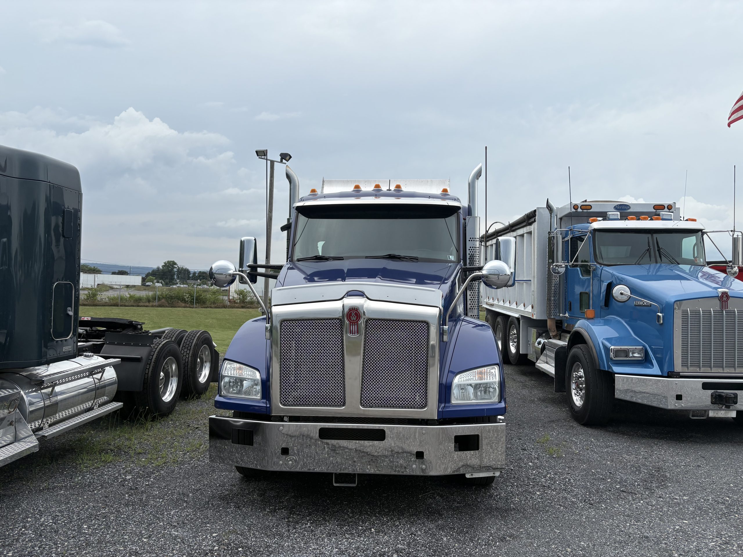 2021 KENWORTH T880 - image 2 of 4