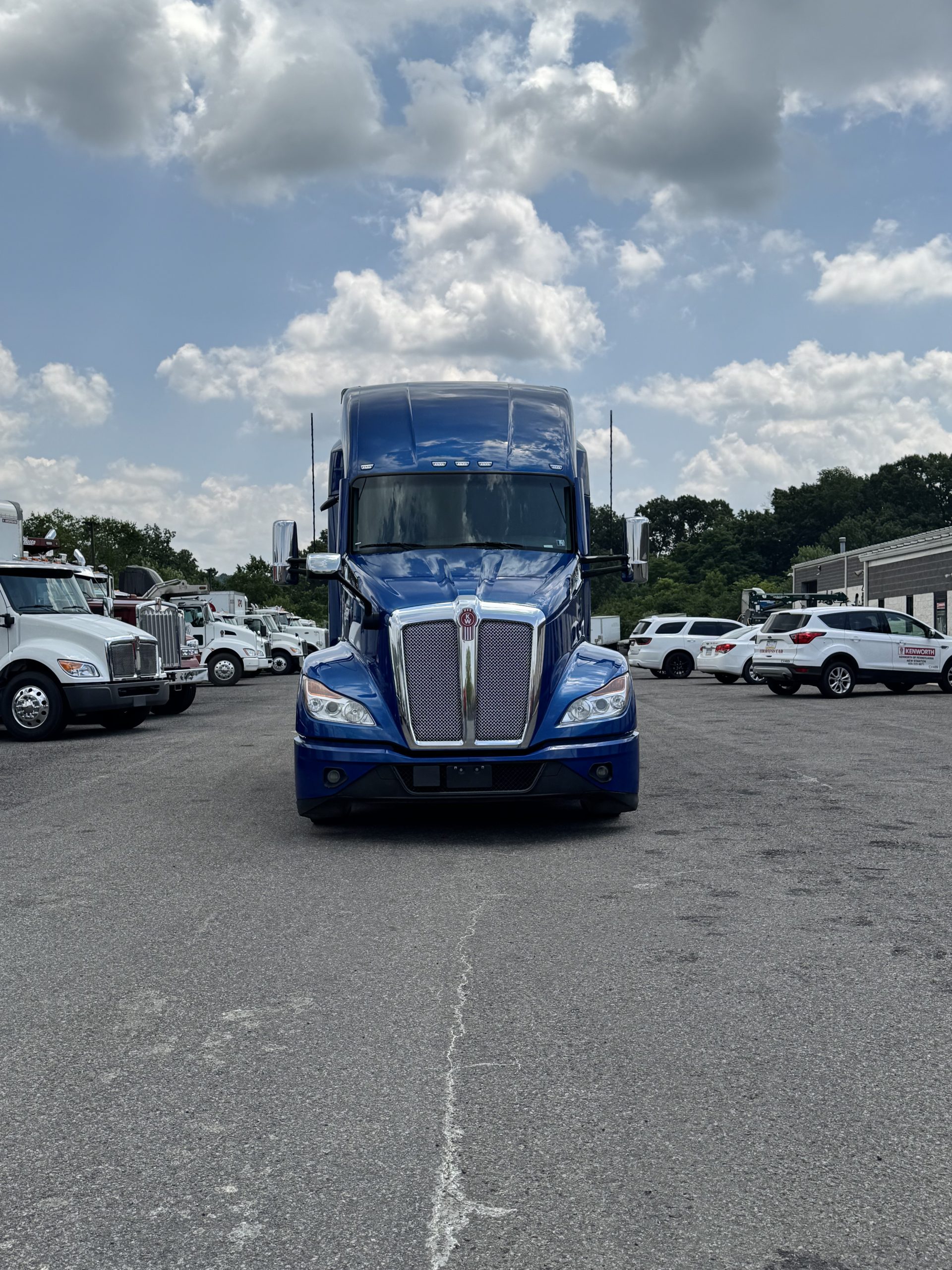 2023 KENWORTH T680 - image 2 of 6