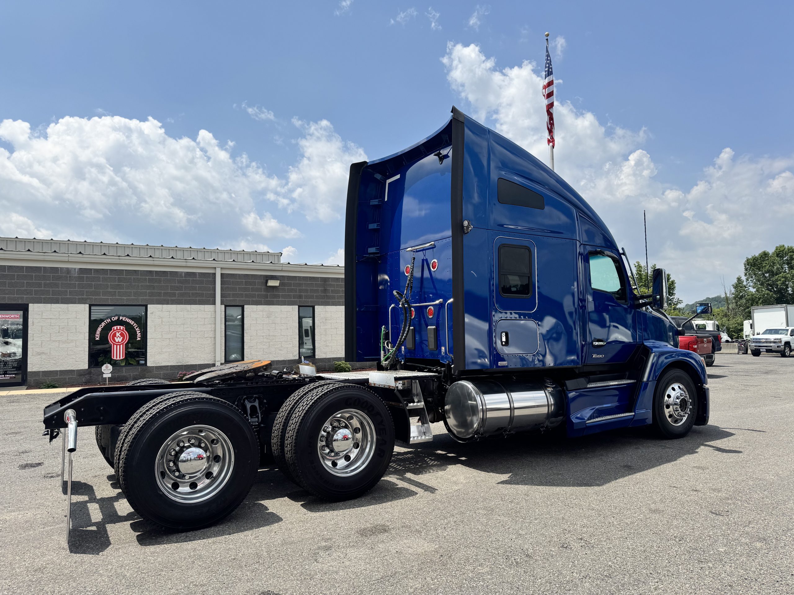 2023 KENWORTH T680 - image 5 of 6