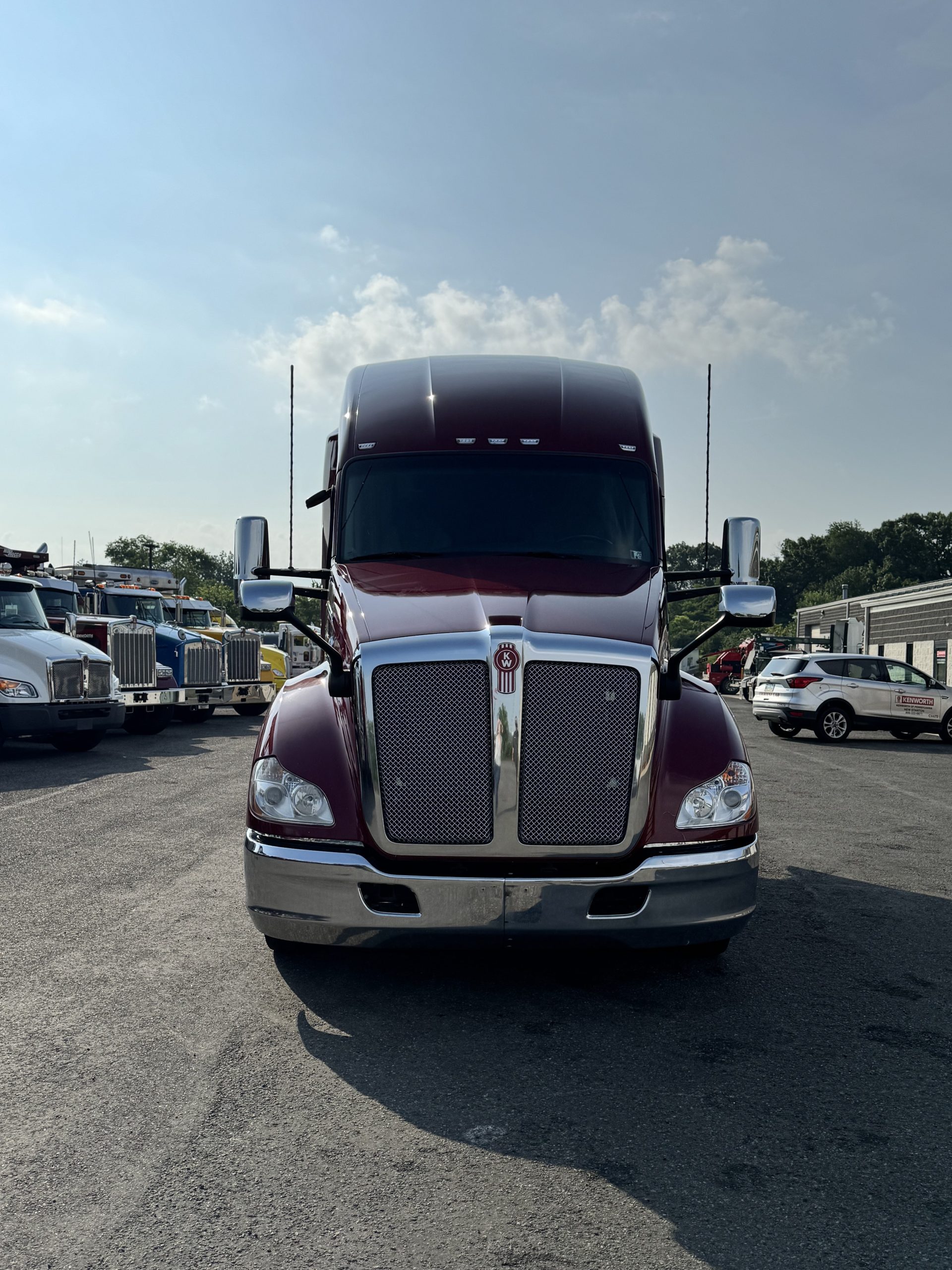 2022 KENWORTH T680 - image 2 of 6