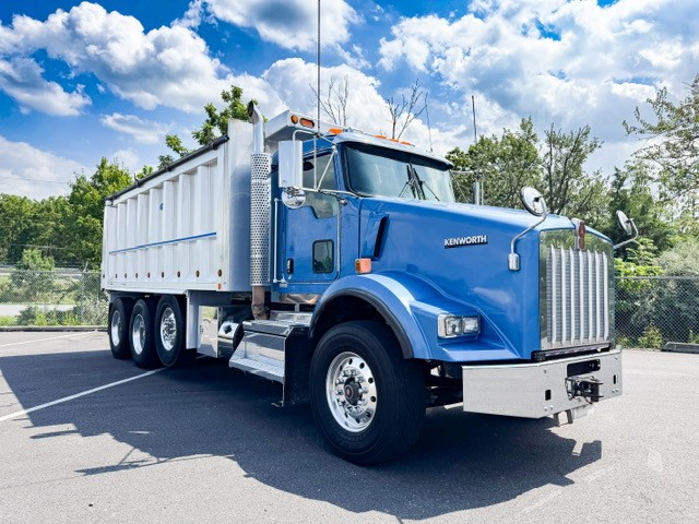 2022 KENWORTH T800 - image 1 of 6