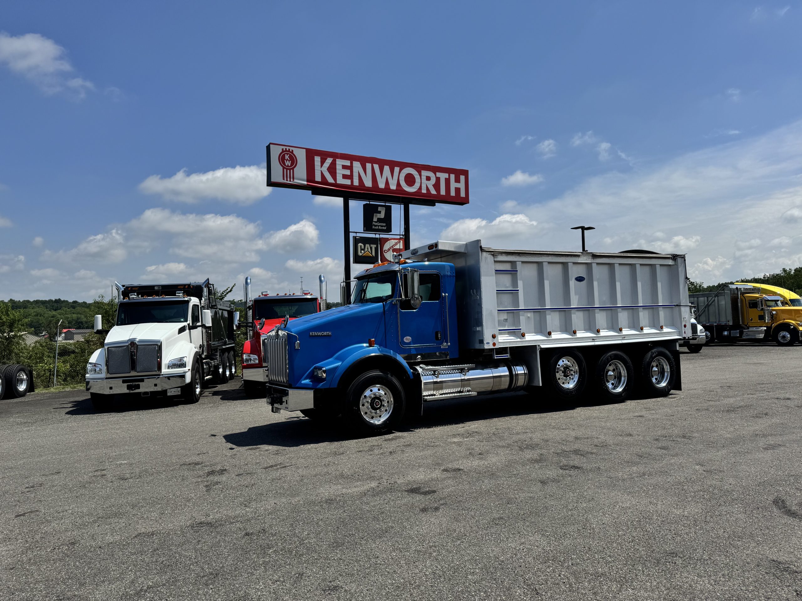 2022 KENWORTH T800 - image 1 of 6