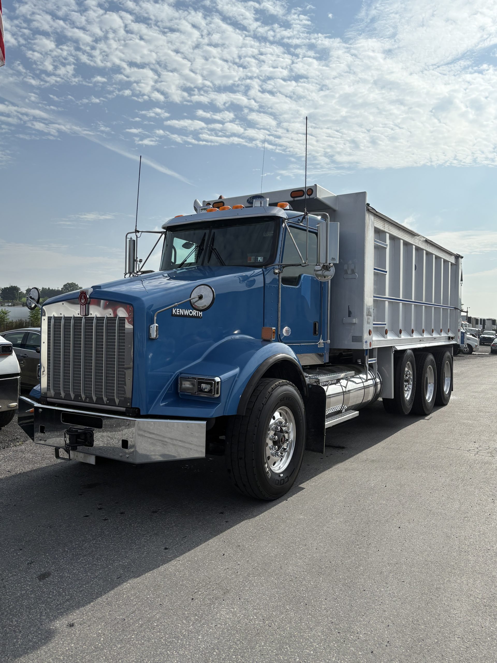 2022 KENWORTH T800 - image 2 of 6