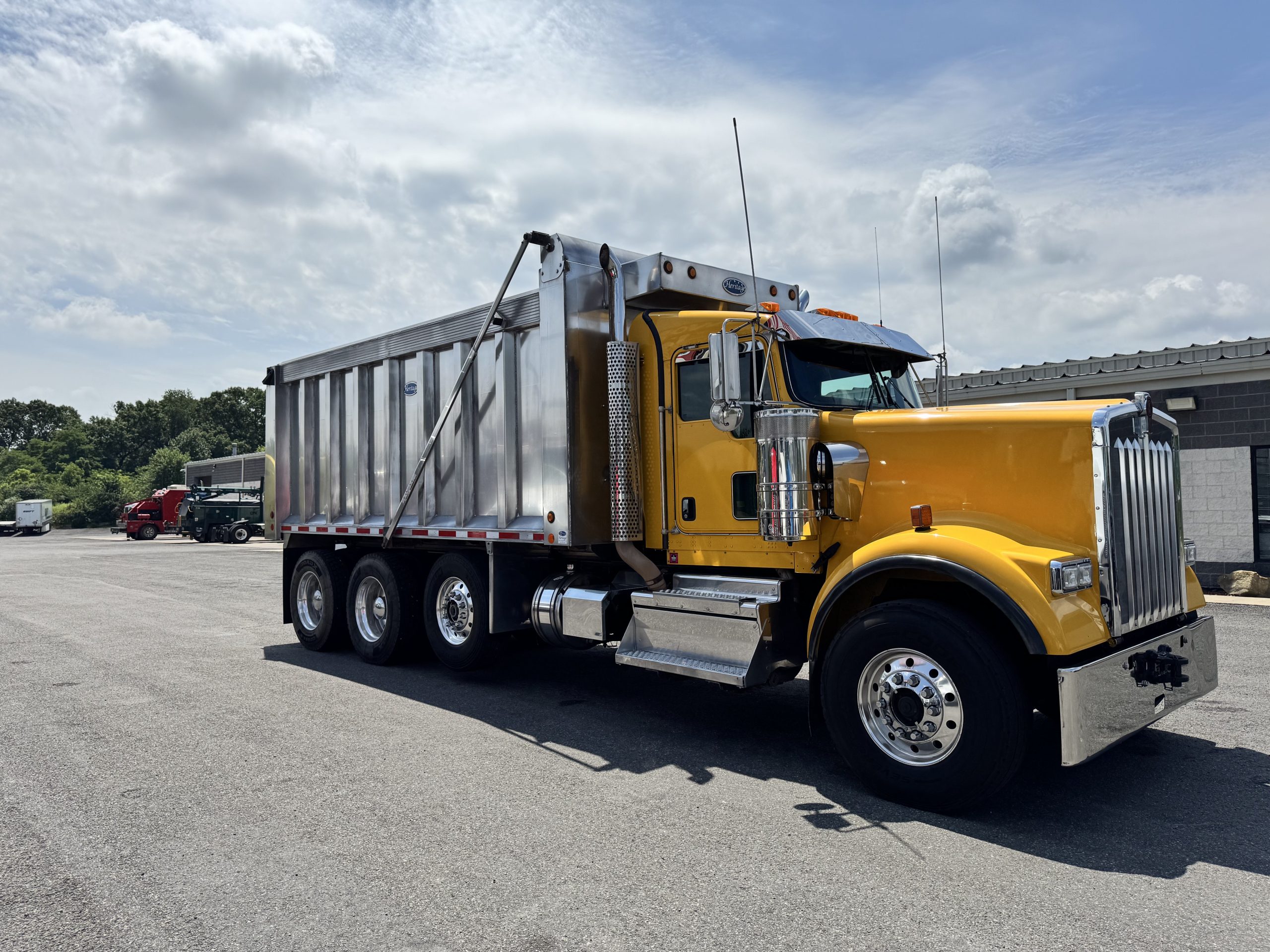 2021 KENWORTH W900B - image 3 of 6