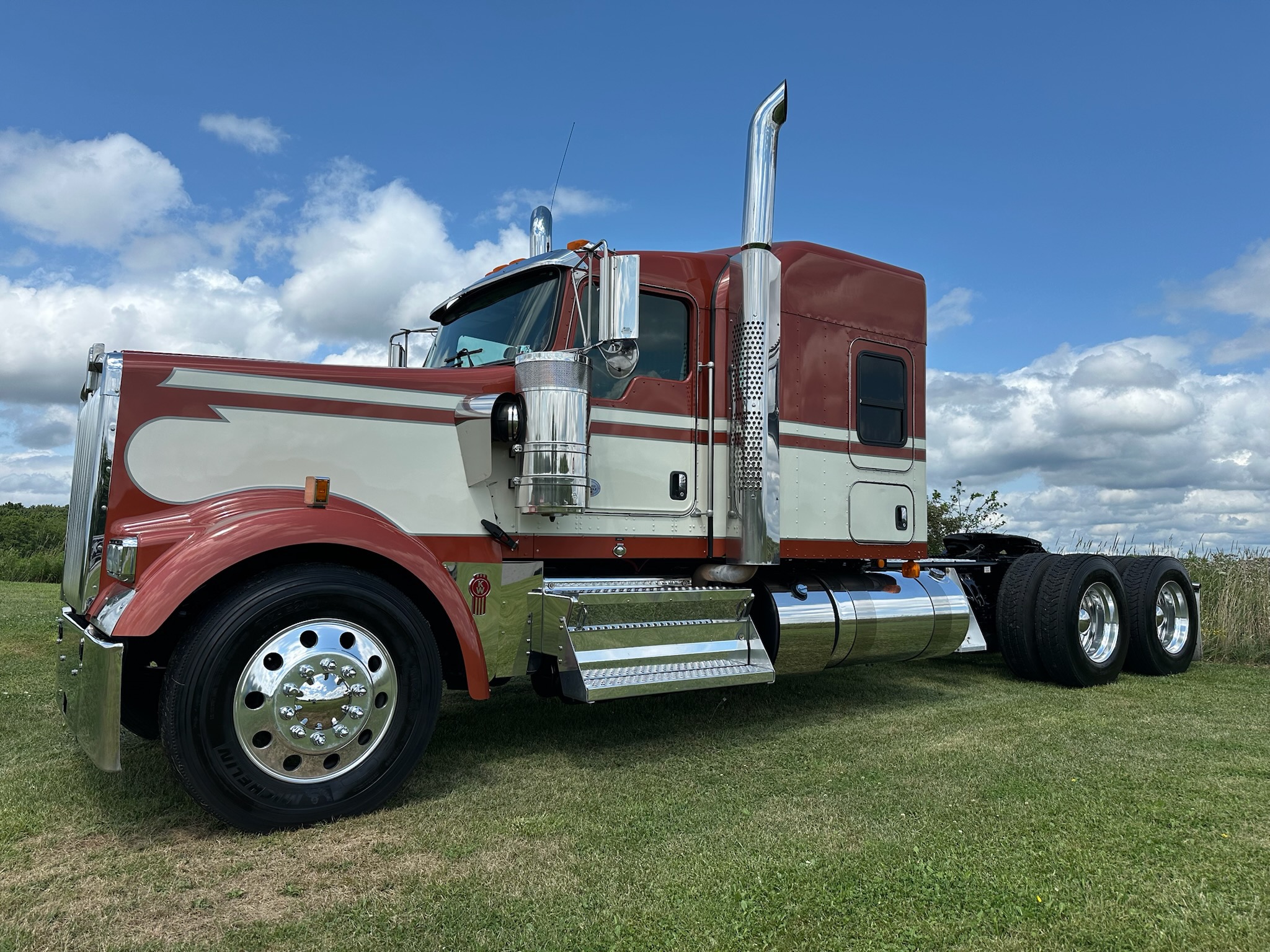 2022 KENWORTH W900L - image 1 of 6
