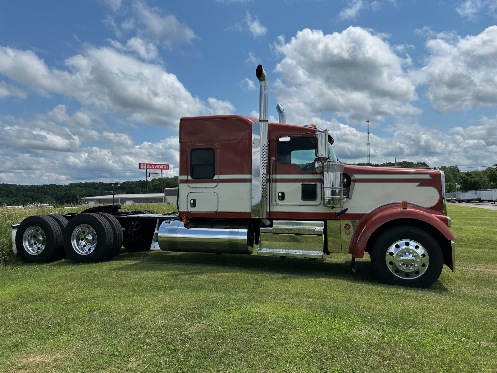 2022 KENWORTH W900L - image 2 of 6