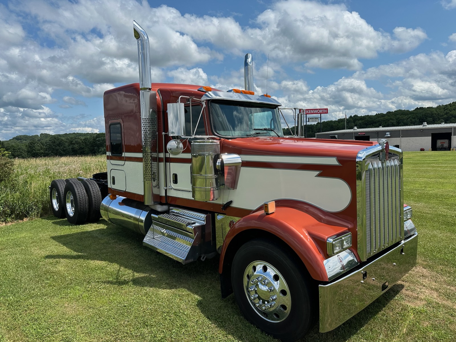 2022 KENWORTH W900L - image 3 of 6