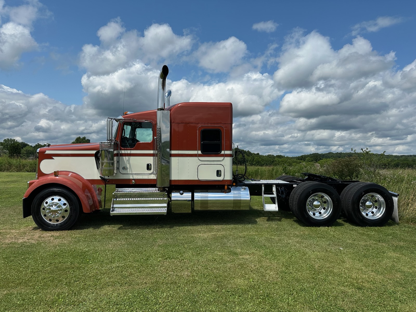 2022 KENWORTH W900L - image 4 of 6