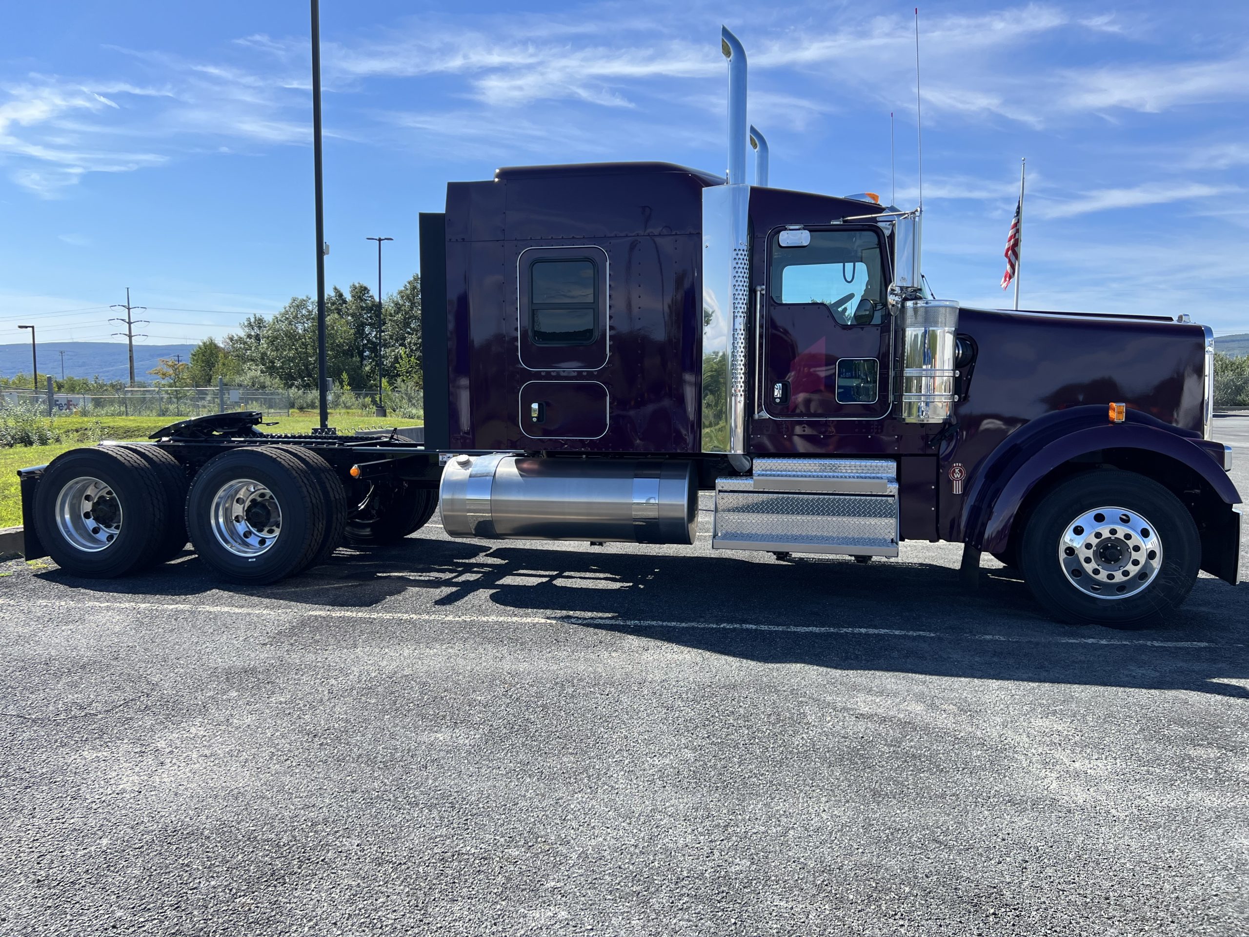 2026 KENWORTH W900 - image 2 of 6
