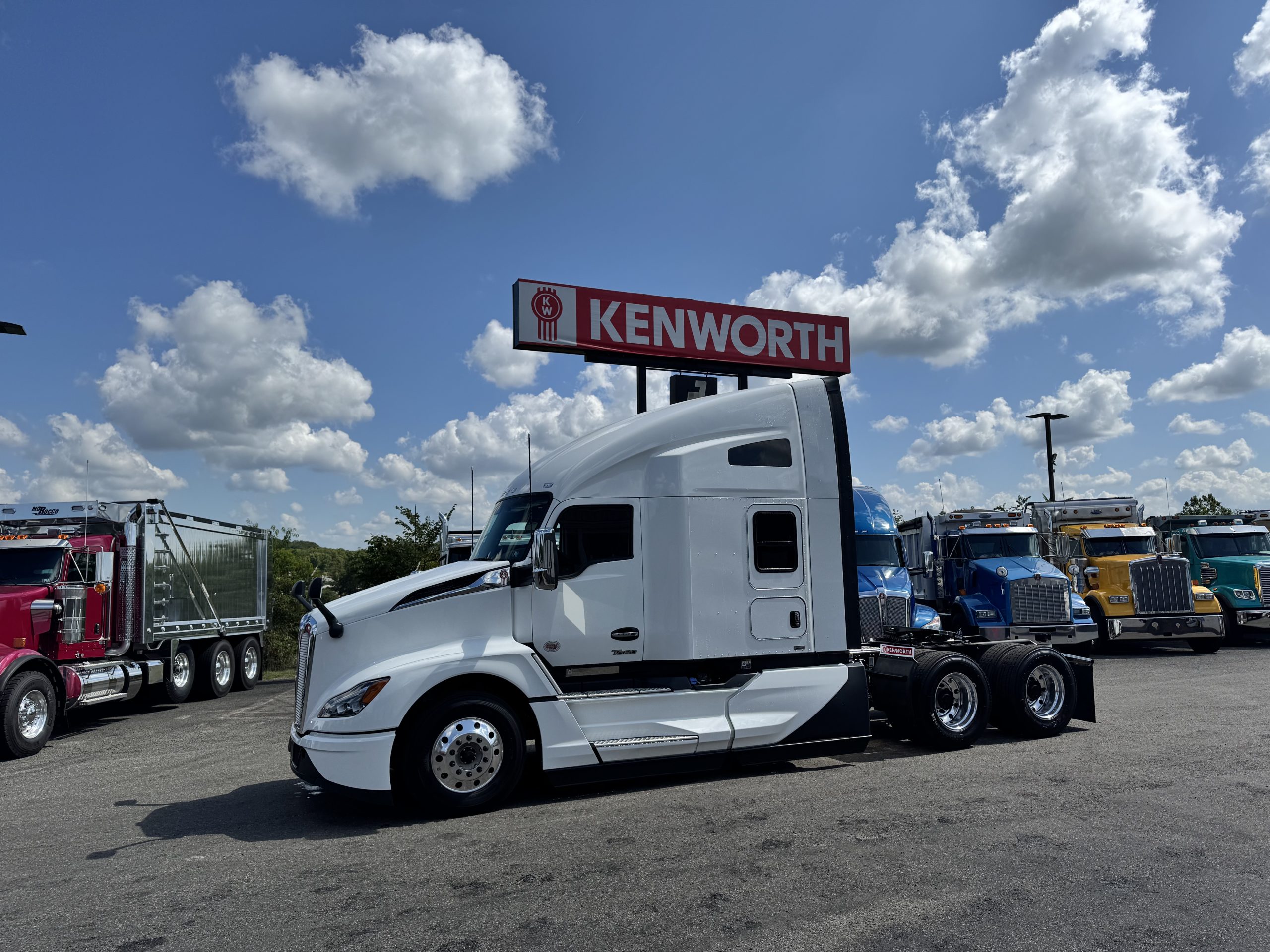 2026 KENWORTH T680 - image 1 of 6