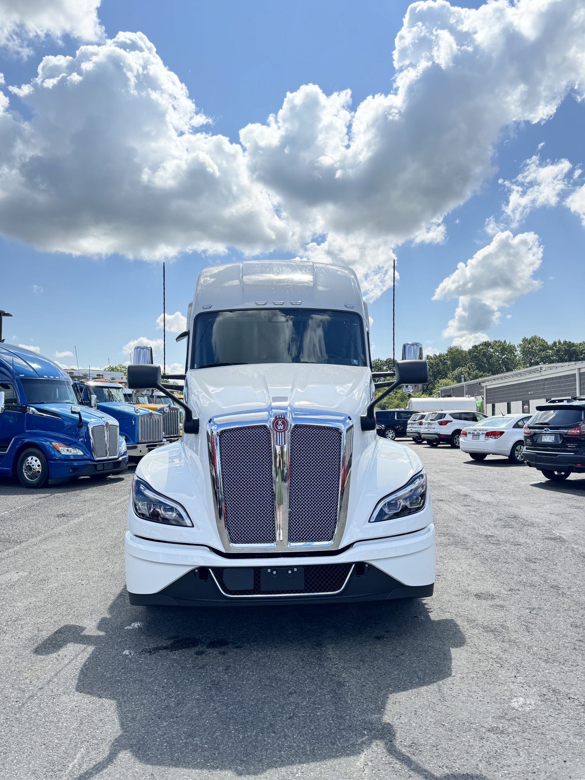 2026 KENWORTH T680 - image 2 of 6