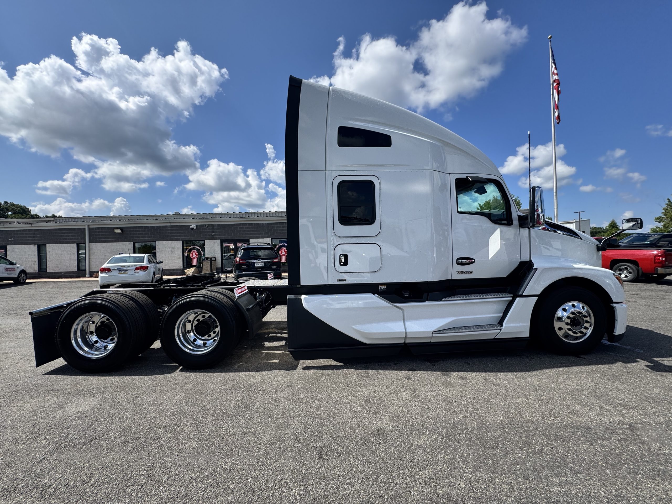 2026 KENWORTH T680 - image 4 of 6