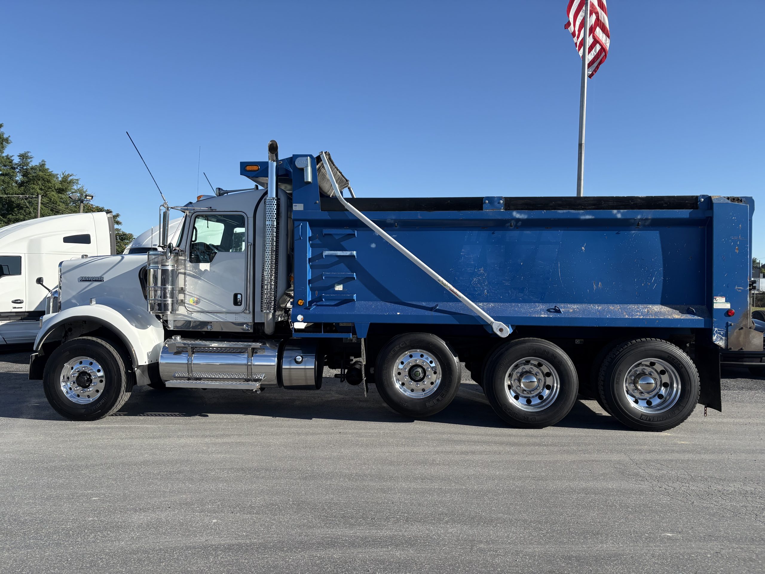 2019 KENWORTH W900B - image 2 of 6
