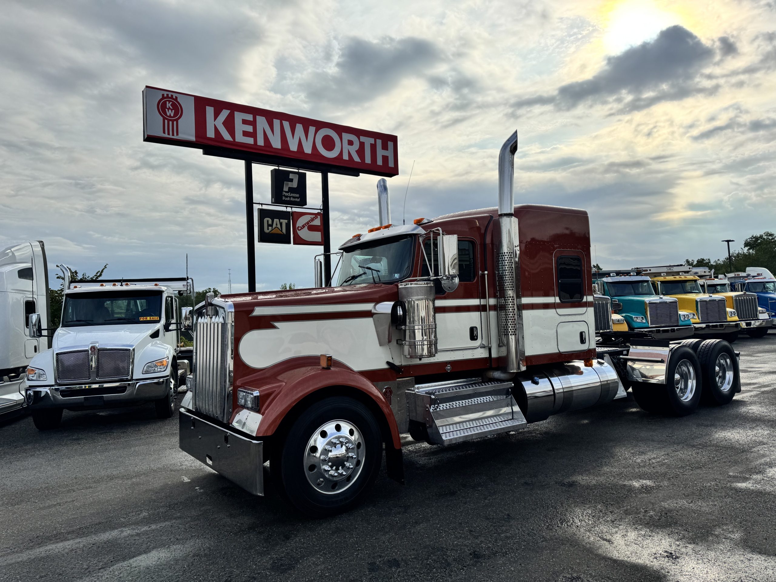 2022 KENWORTH W900L - image 1 of 6