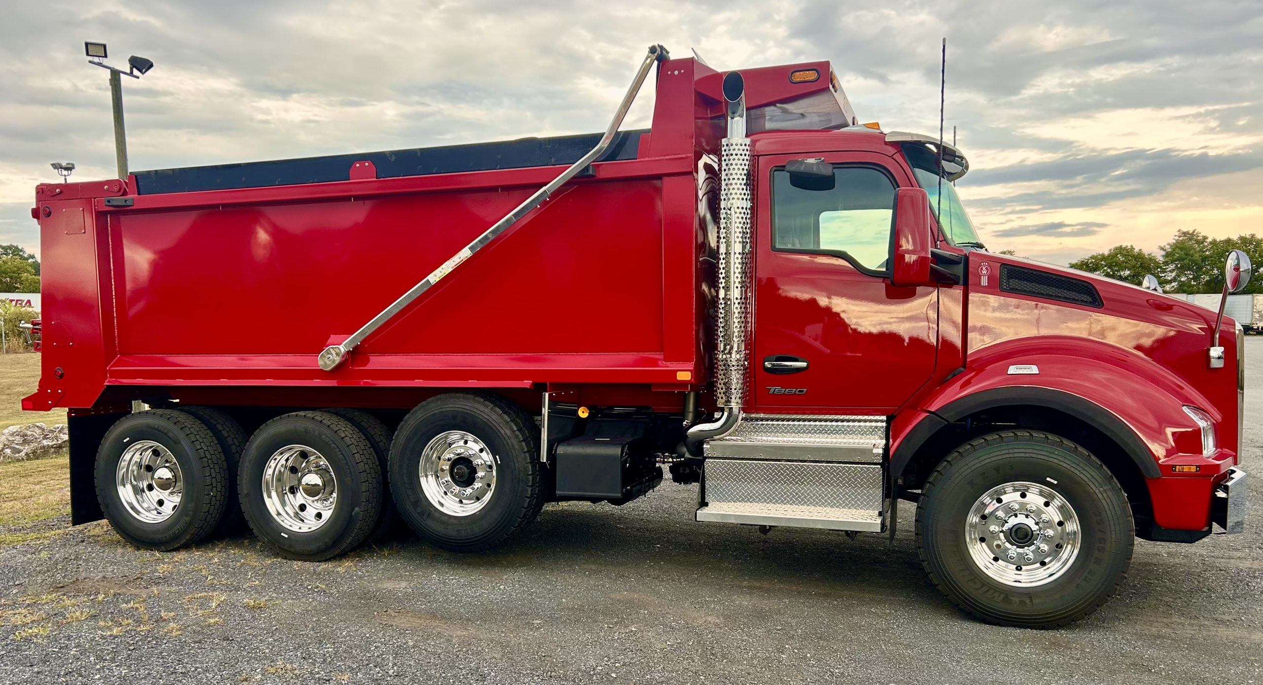 2025 KENWORTH T880 - image 4 of 6