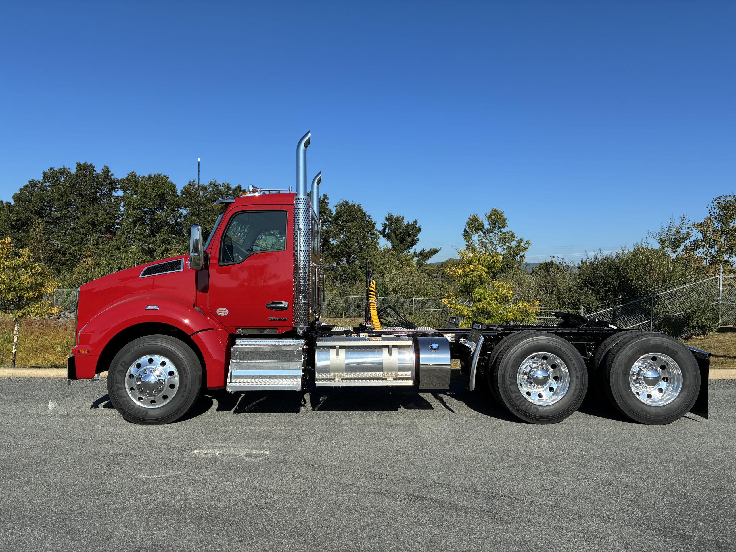 2026 KENWORTH T880 - image 2 of 6