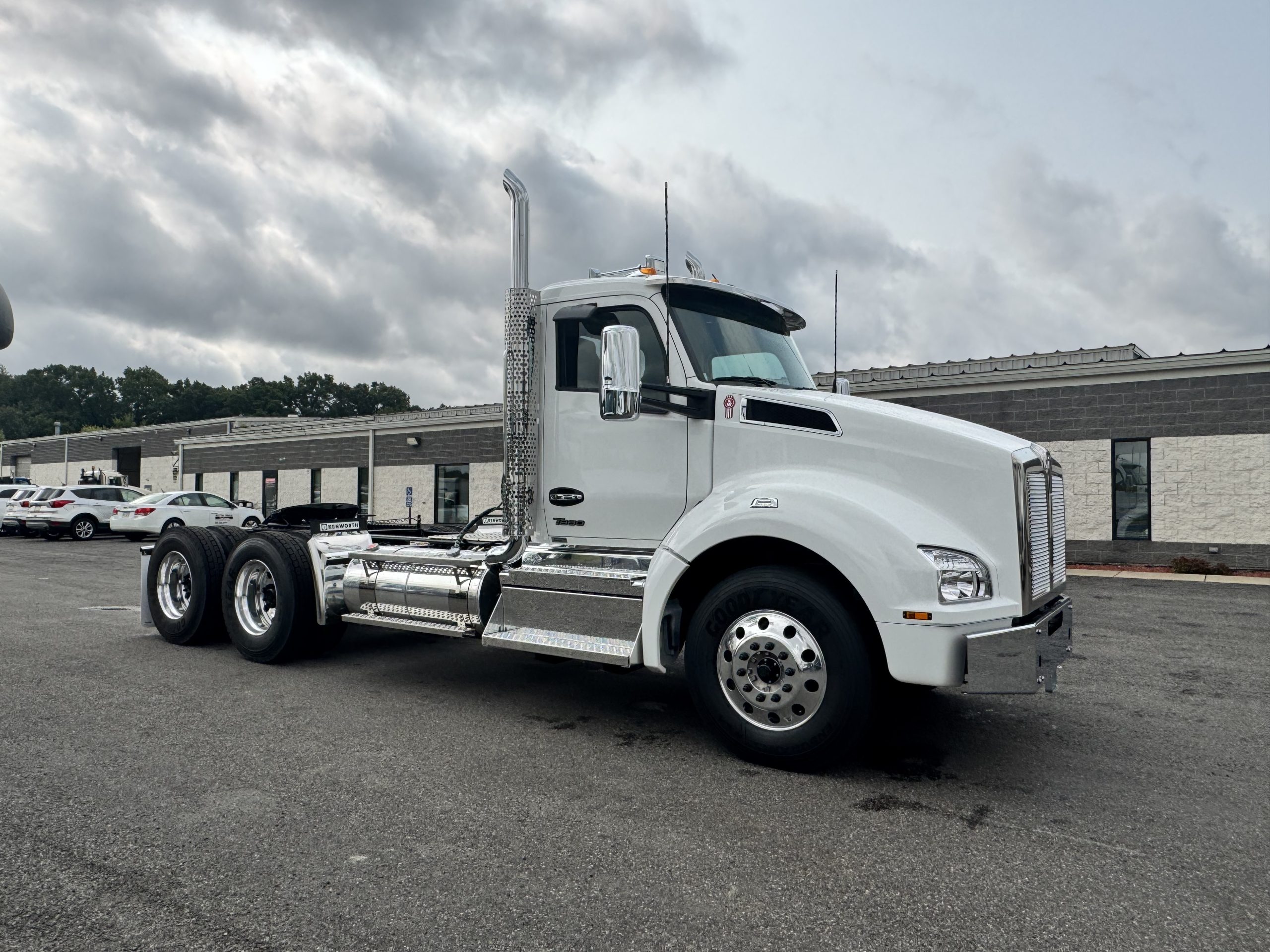 2026 KENWORTH T880 - image 3 of 6