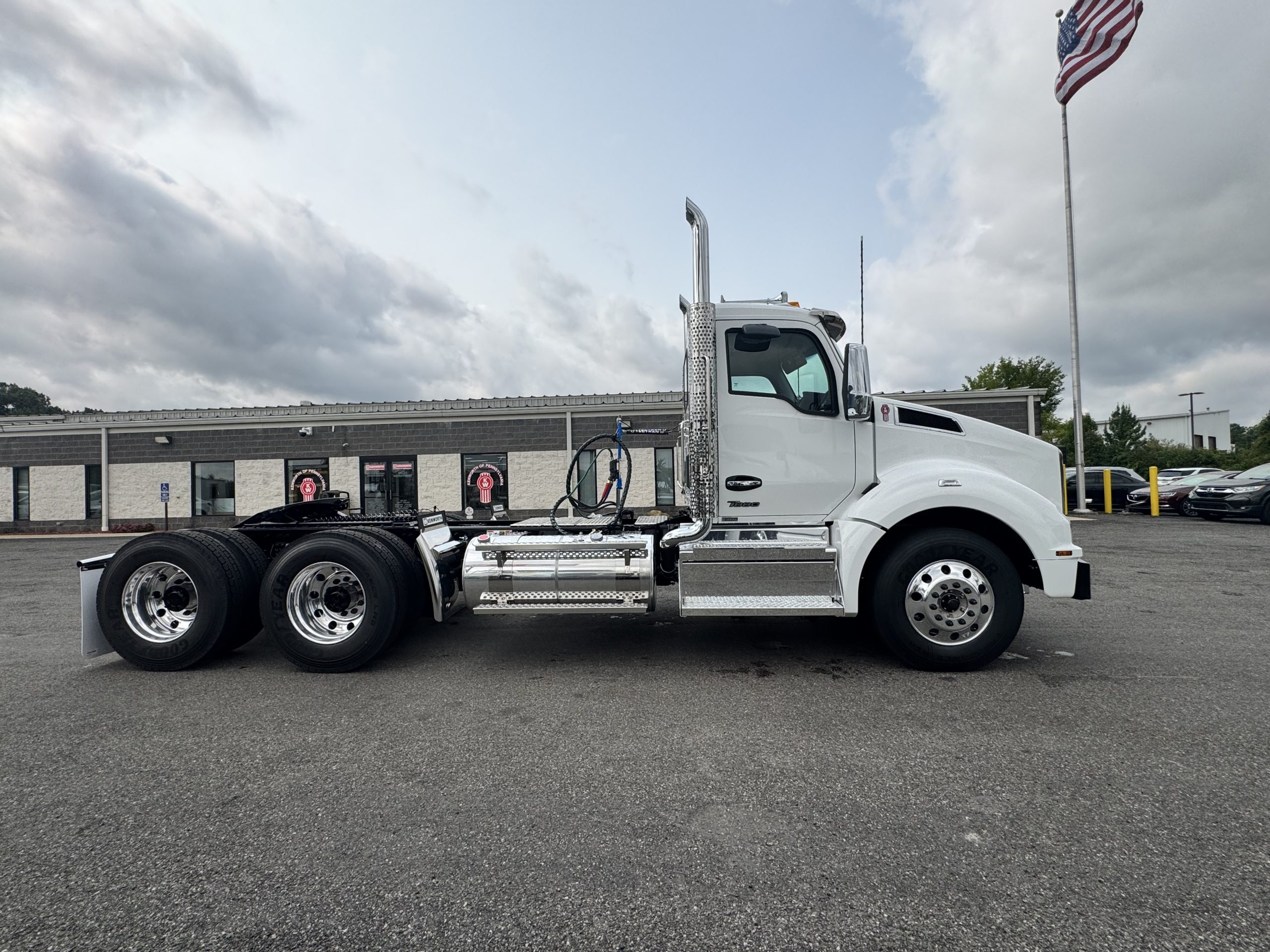 2026 KENWORTH T880 - image 4 of 6