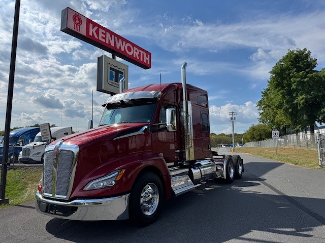 2026 KENWORTH T680 - image 1 of 6