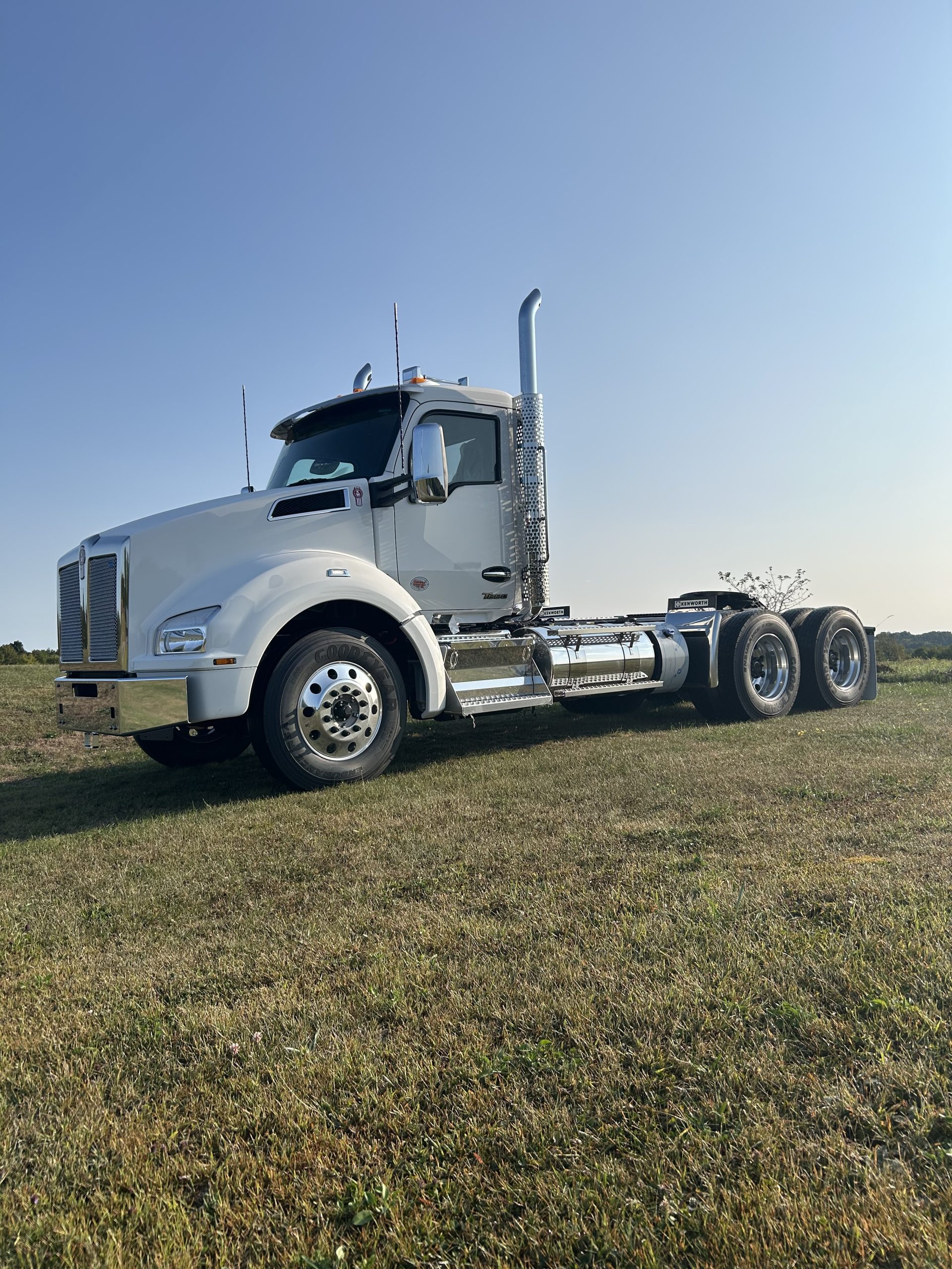 2026 KENWORTH T880 - image 1 of 6