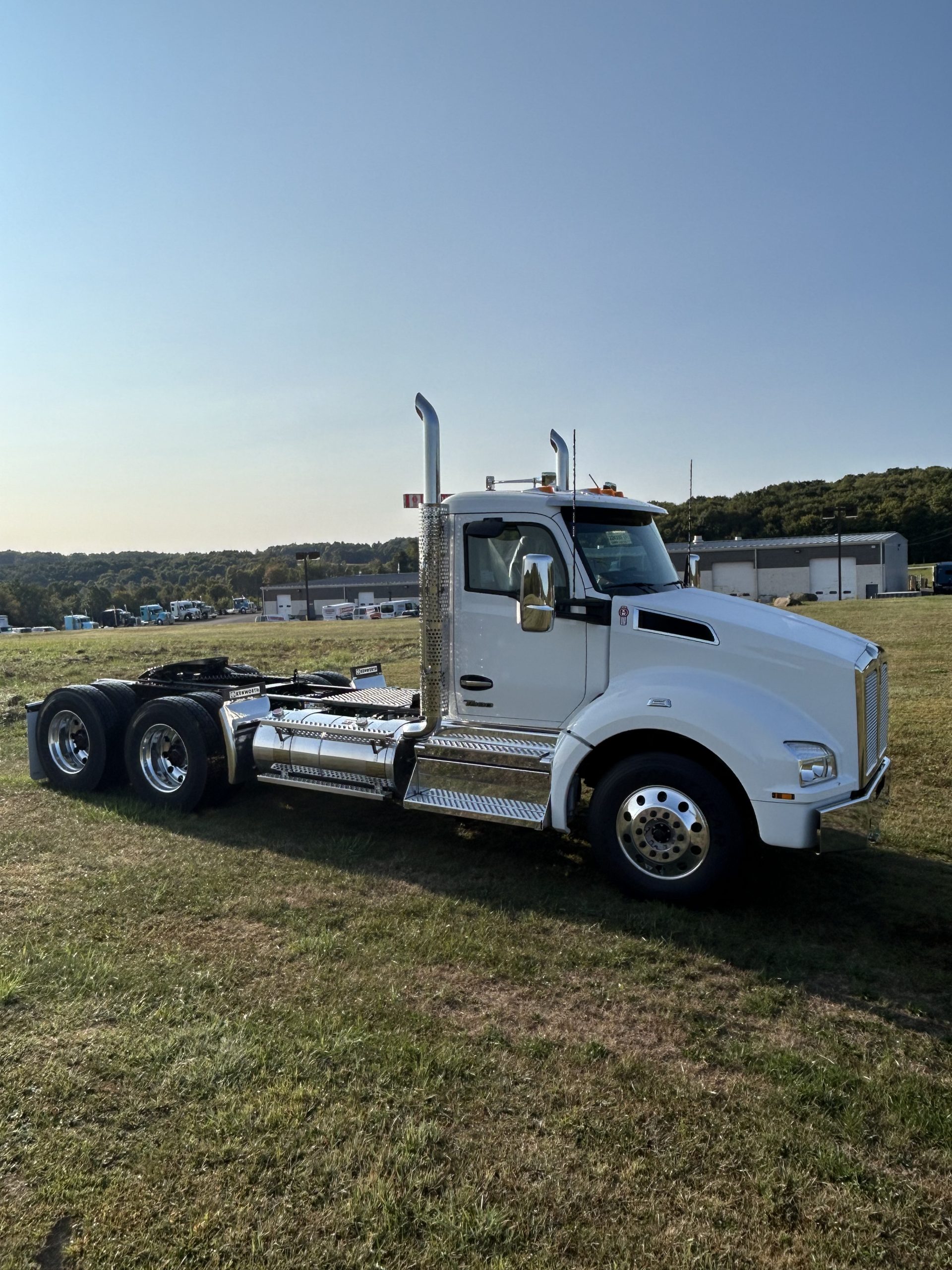 2026 KENWORTH T880 - image 4 of 6
